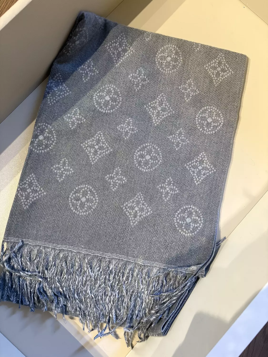 LV WOOL SHAWL 14