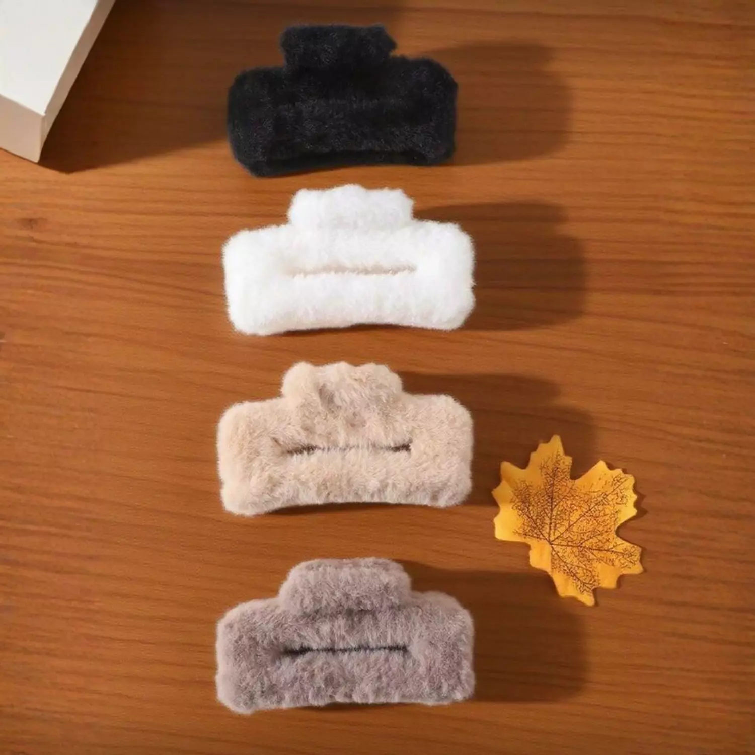 1 Pc Furry Claw Clips D image