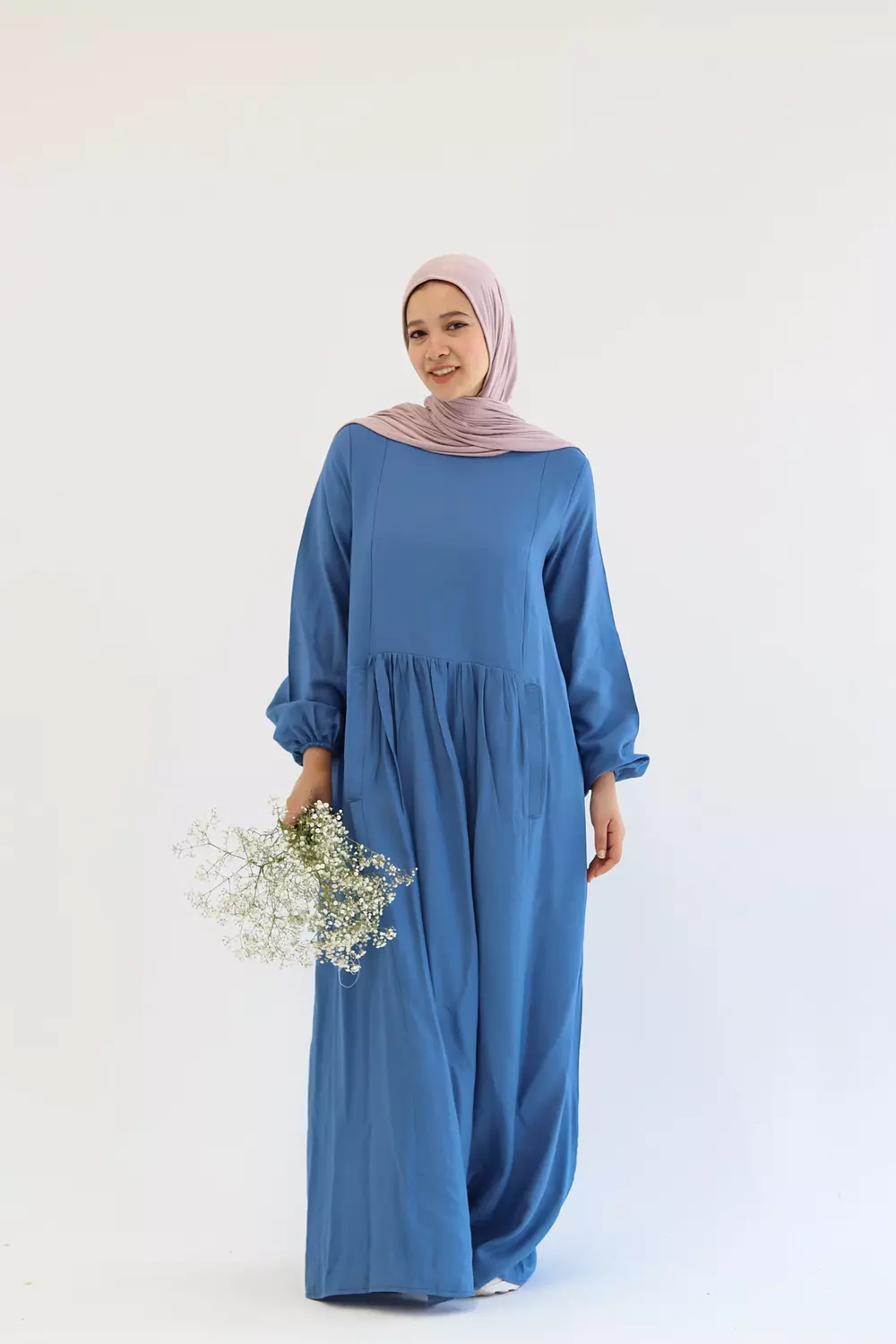 <p><strong>Blue Flowy Dress</strong></p>