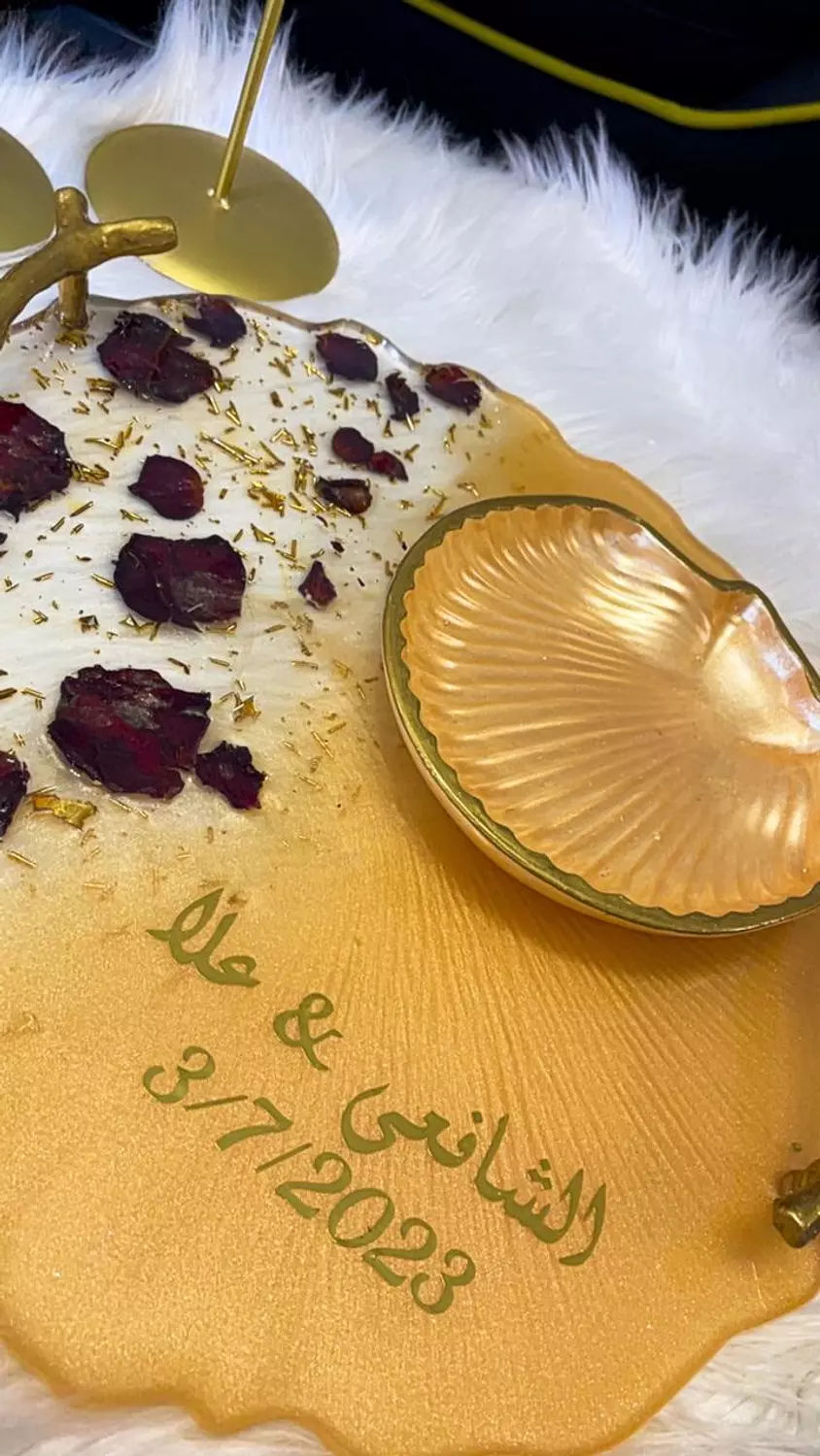 Golden tray image