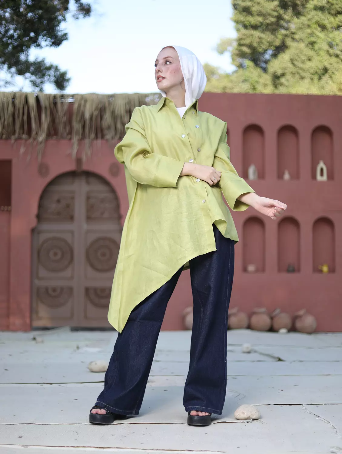 HIGH-LOW LINEN shirt in matcha green image