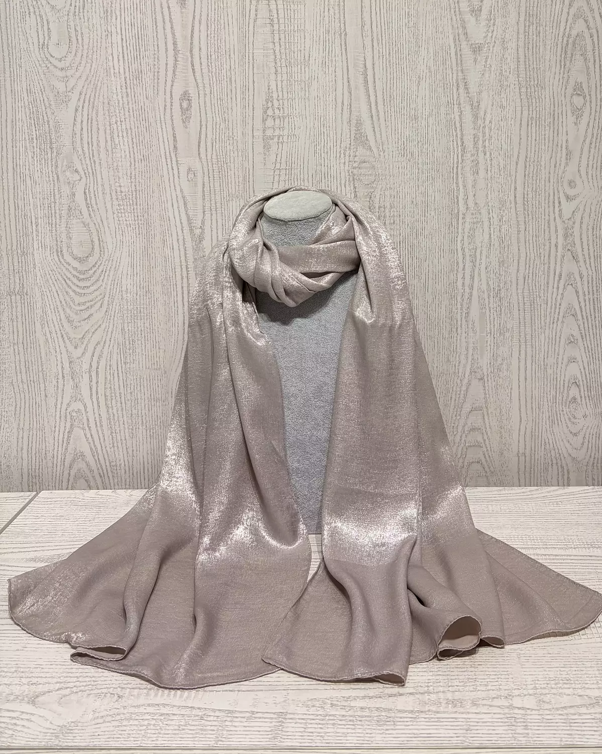 Scarf-Glamour-Cameo image