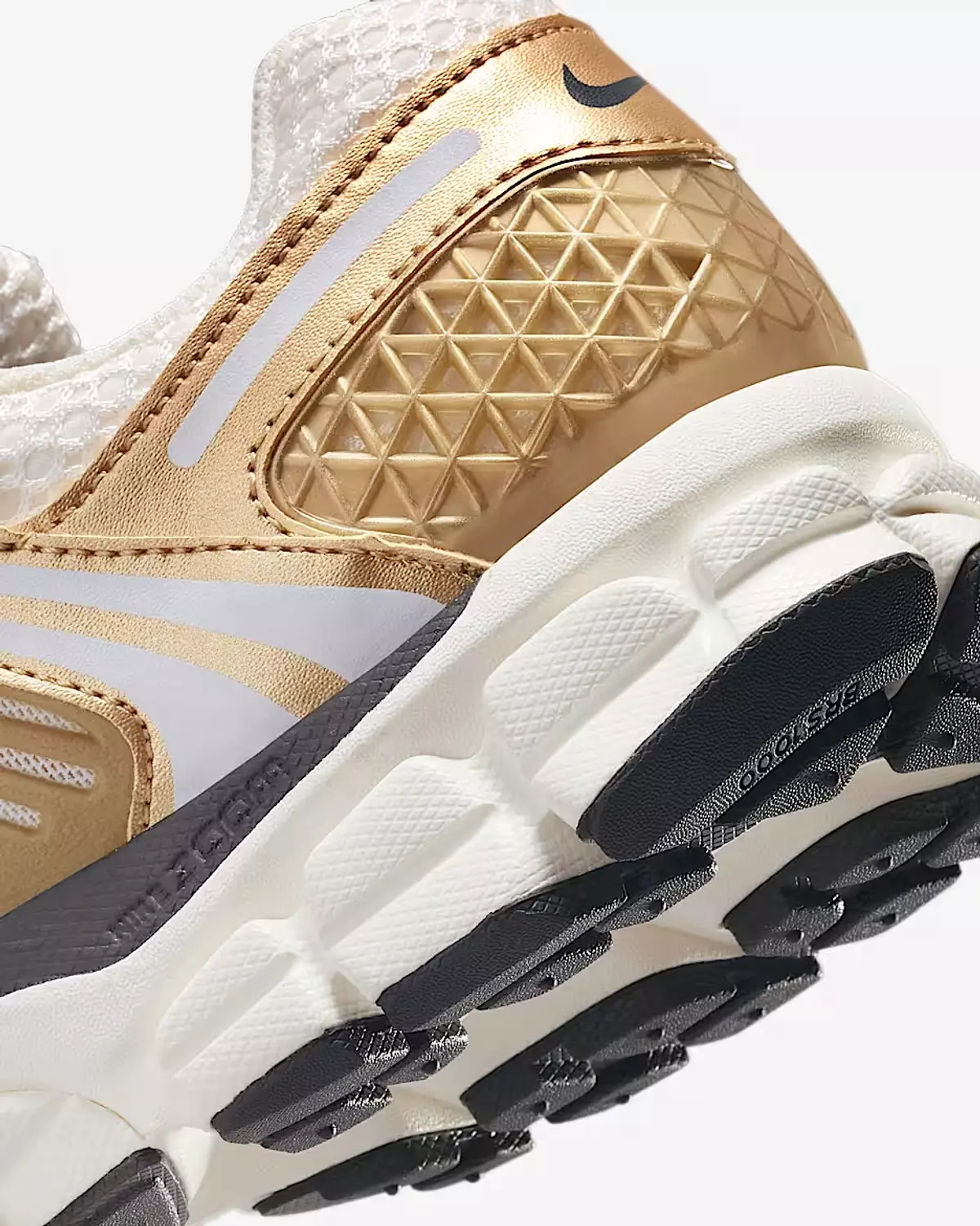 Nike Zoom Vomero 5 - Metallic Gold  7