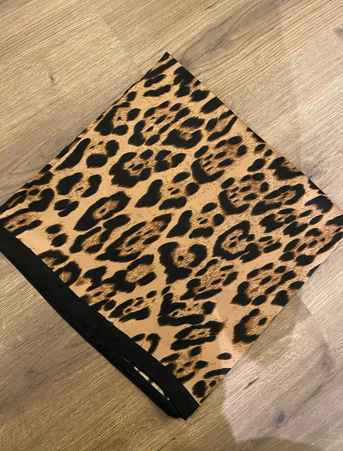 squar satan scarf 28