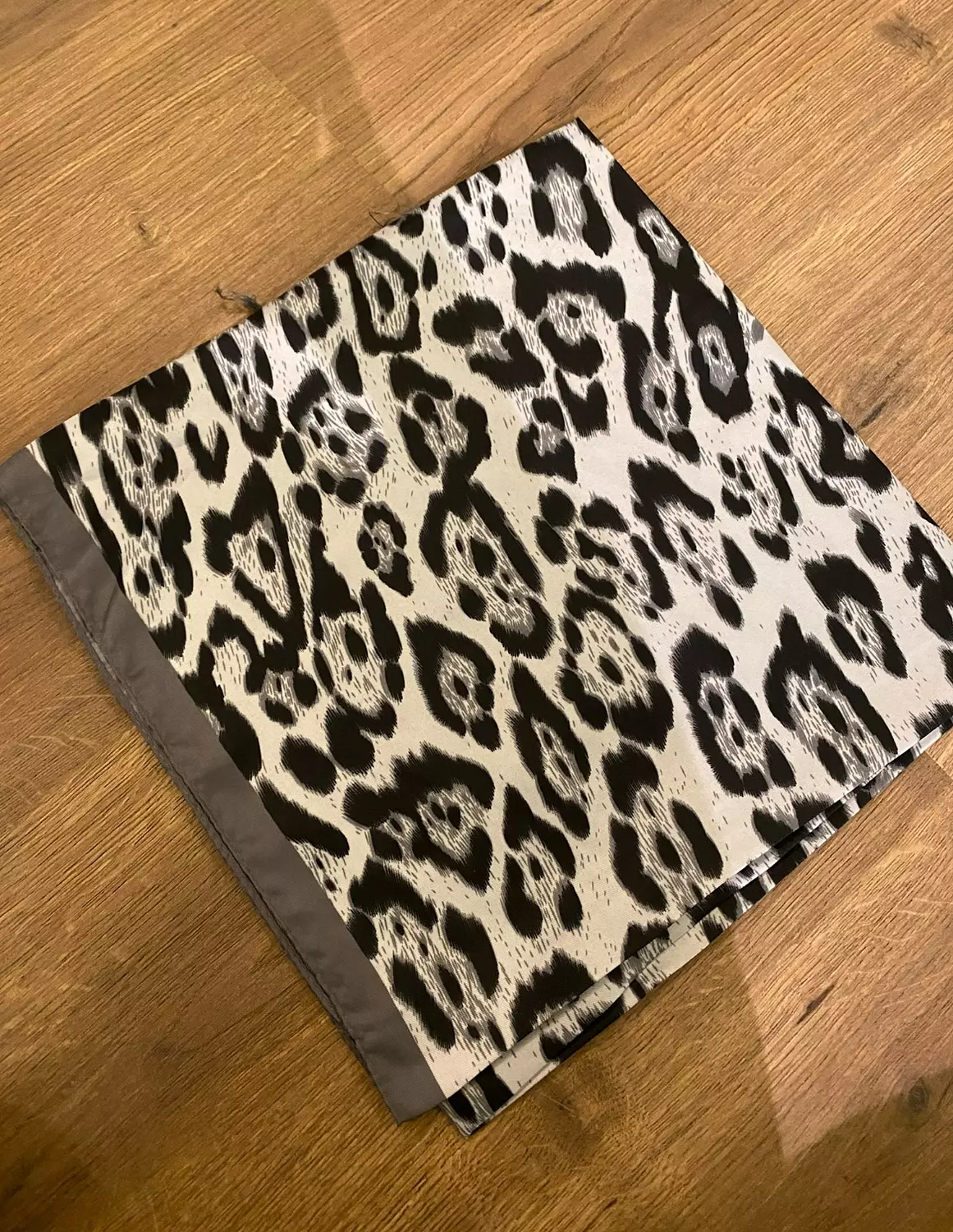 squar satan scarf 30