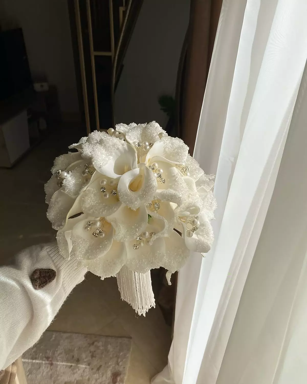luxurious bouquet of white Calla flowers 1