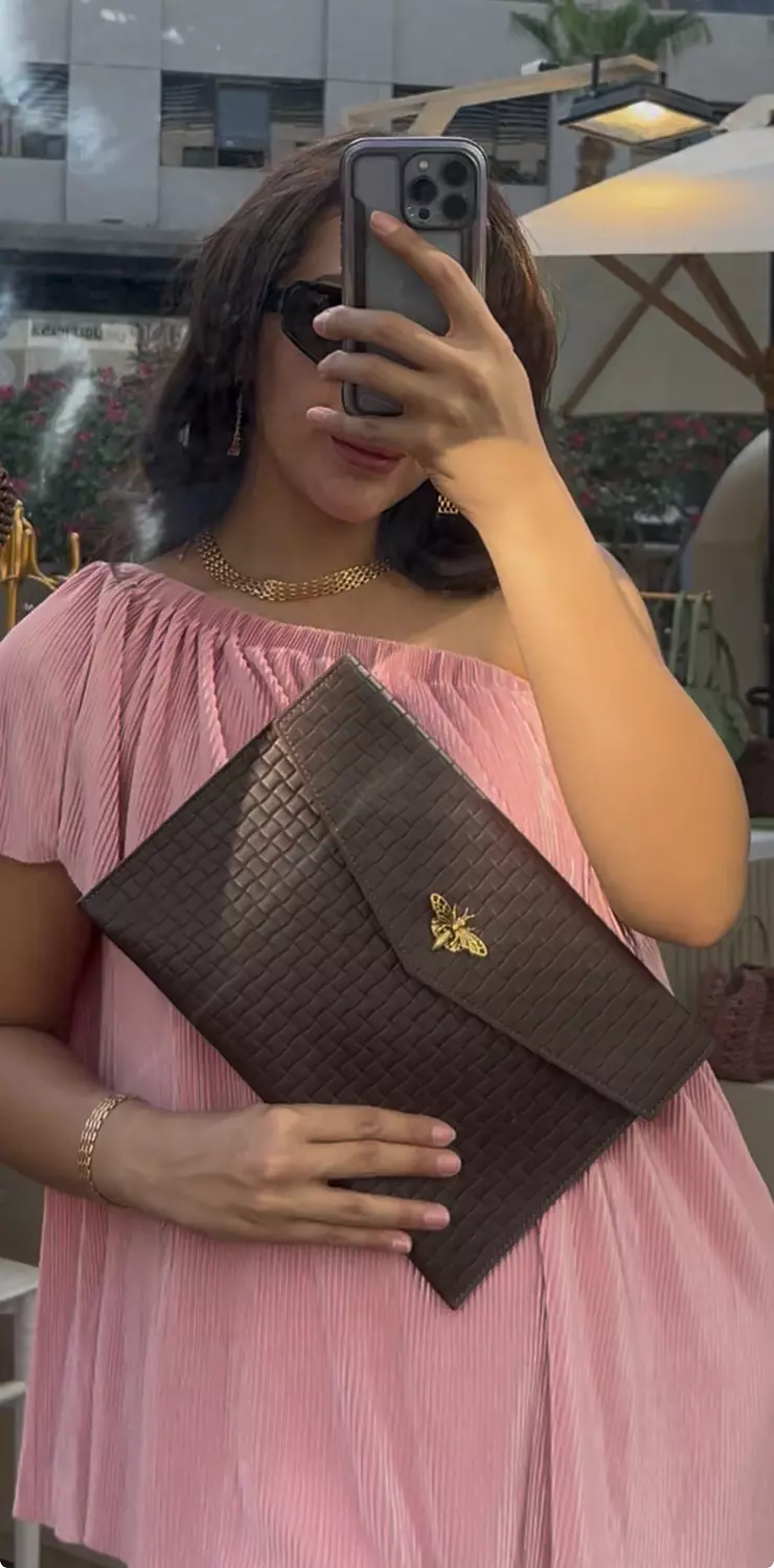 VeeV CocoaBee Clutch image