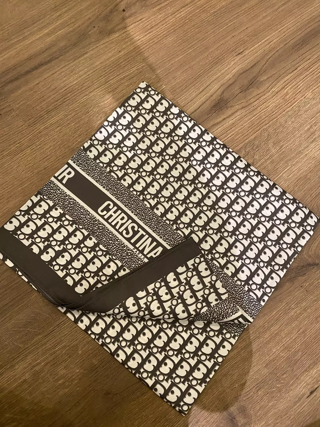 squar satan scarf 25