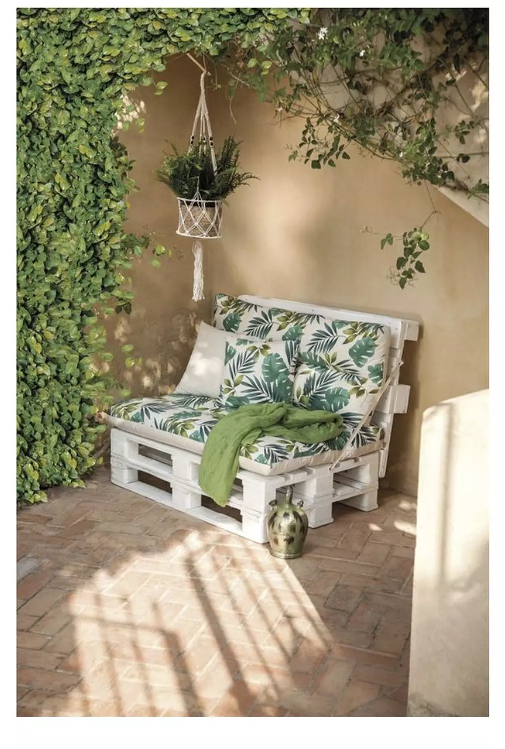 Pallet sofa (extra pallet back) 3