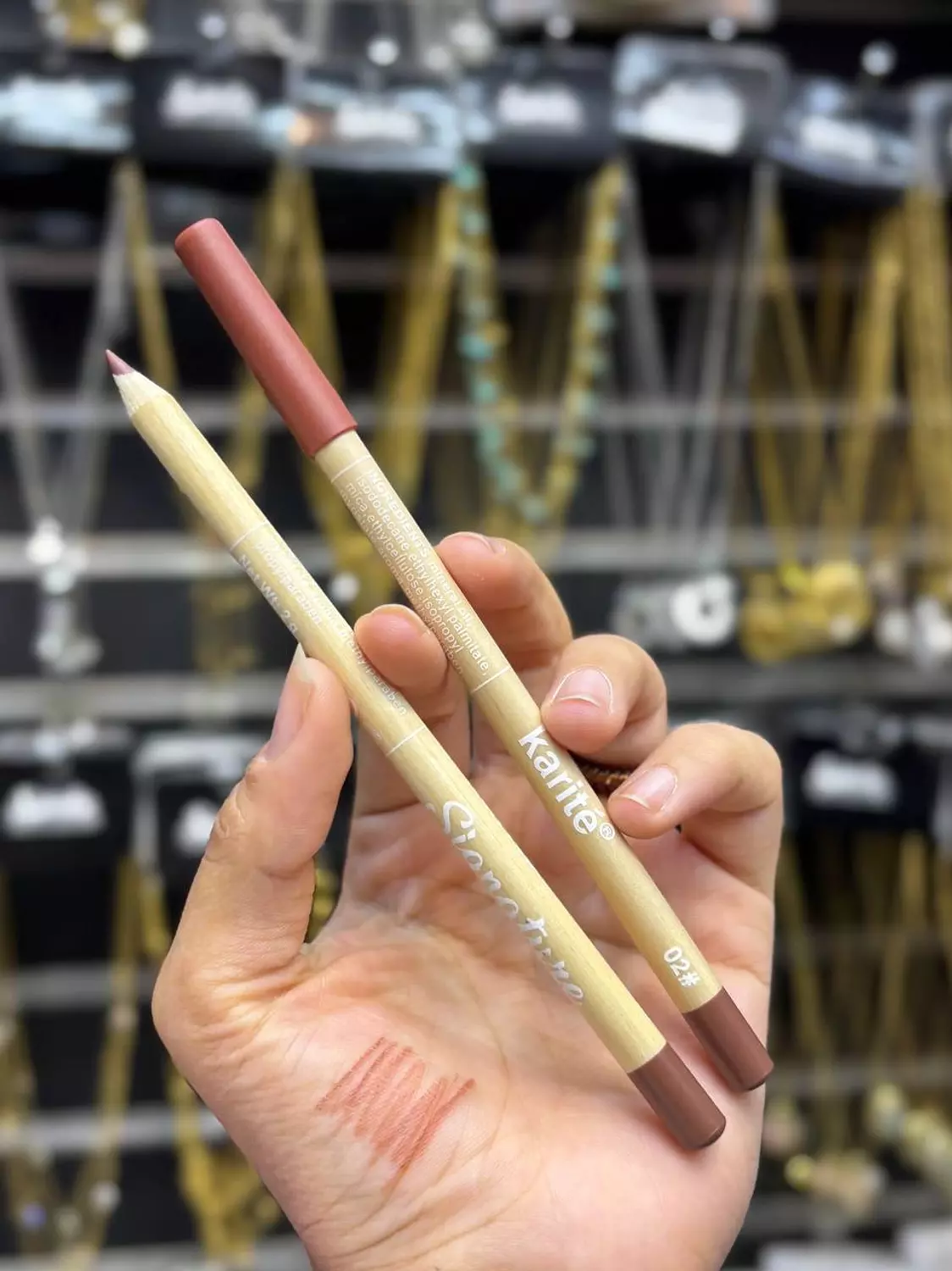 Offer 8 lip liner Karité  4