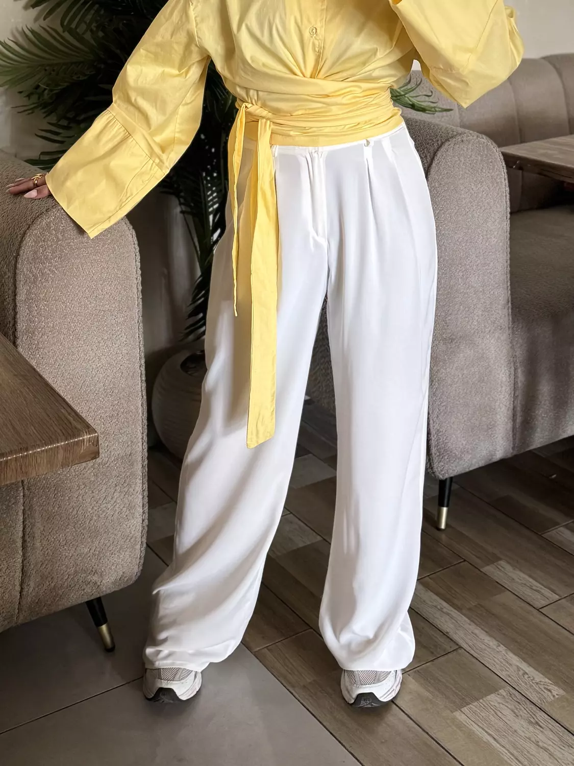  Classic White Pants 	 2