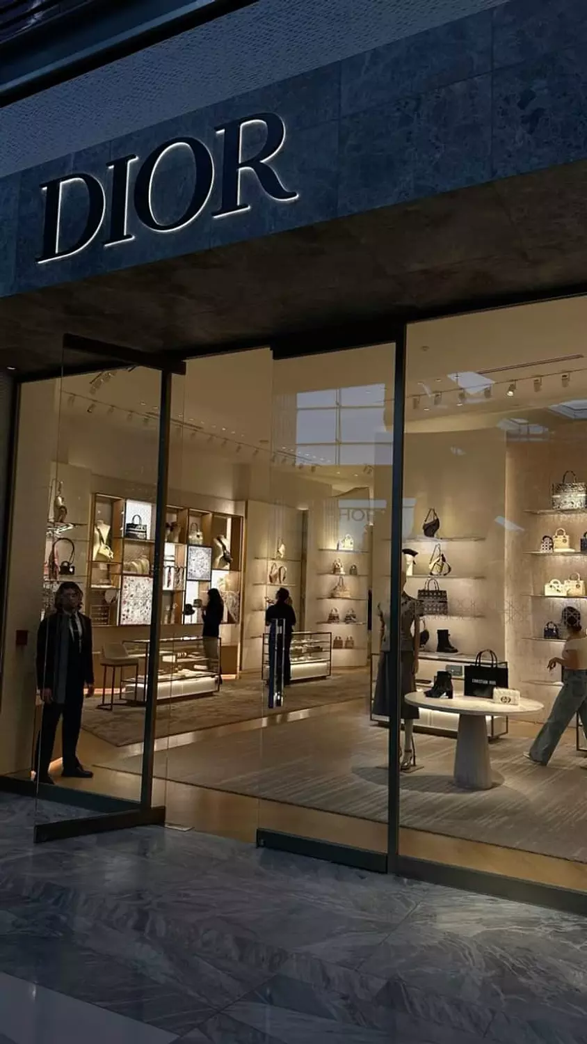 🌐 Dior: The Epitome of Luxury and Innovation in Fashion 1