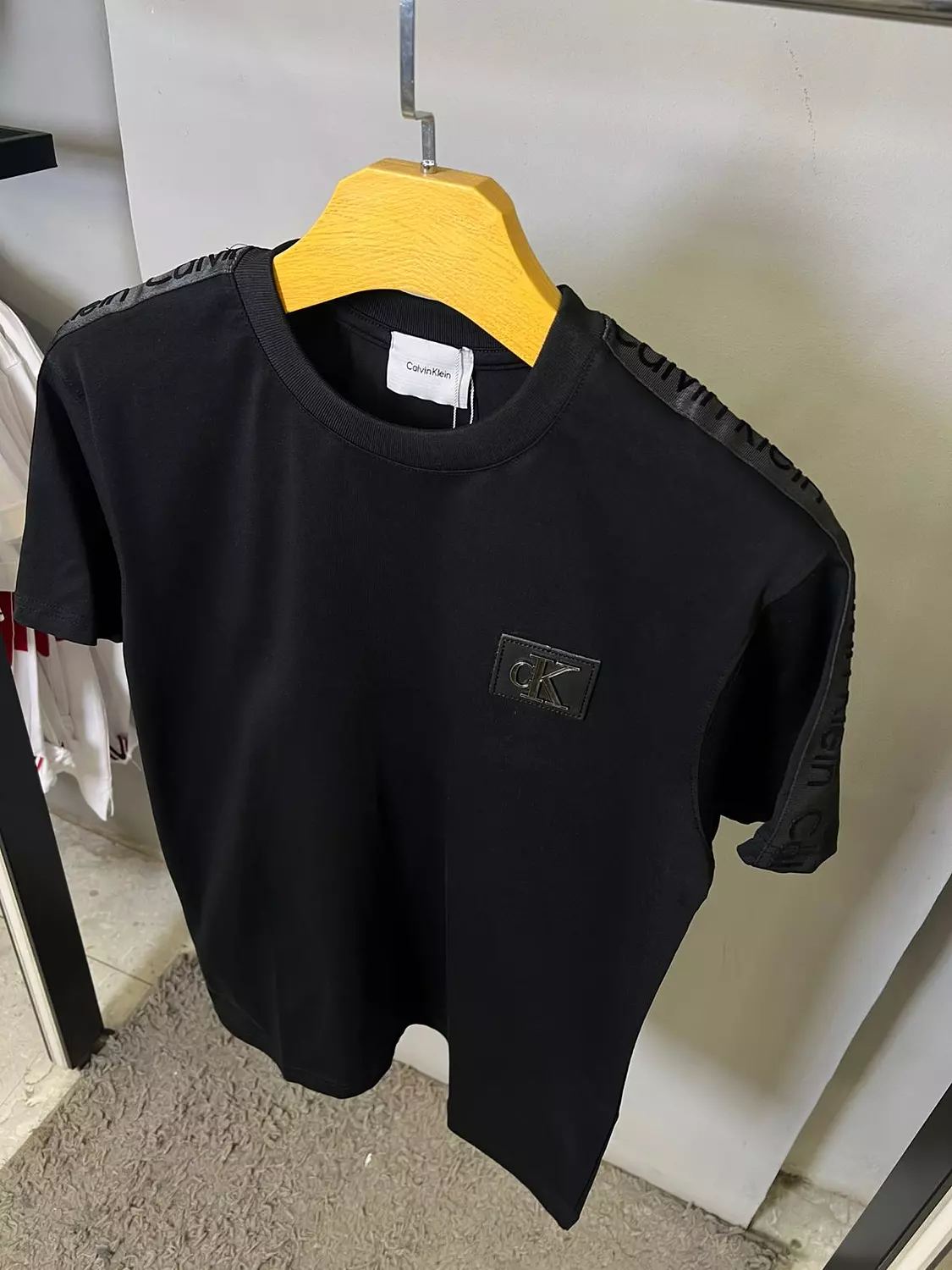 CALVIN KLEIN TSHIRT / 1424 5