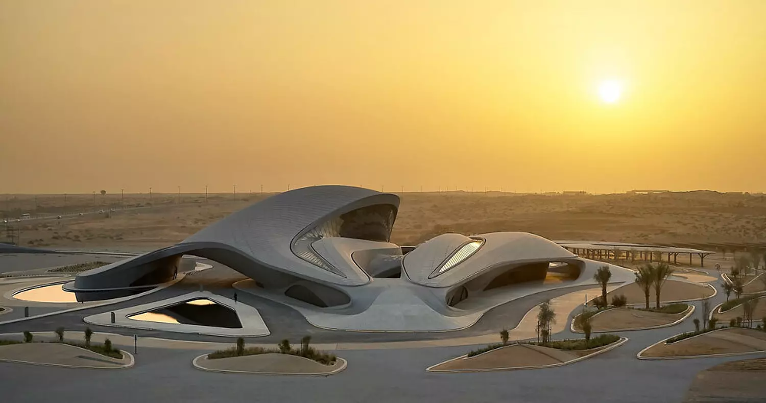 🎖️🌐 Zaha Hadid: The Iconic Architect Who Redefined the World of Architecture 8