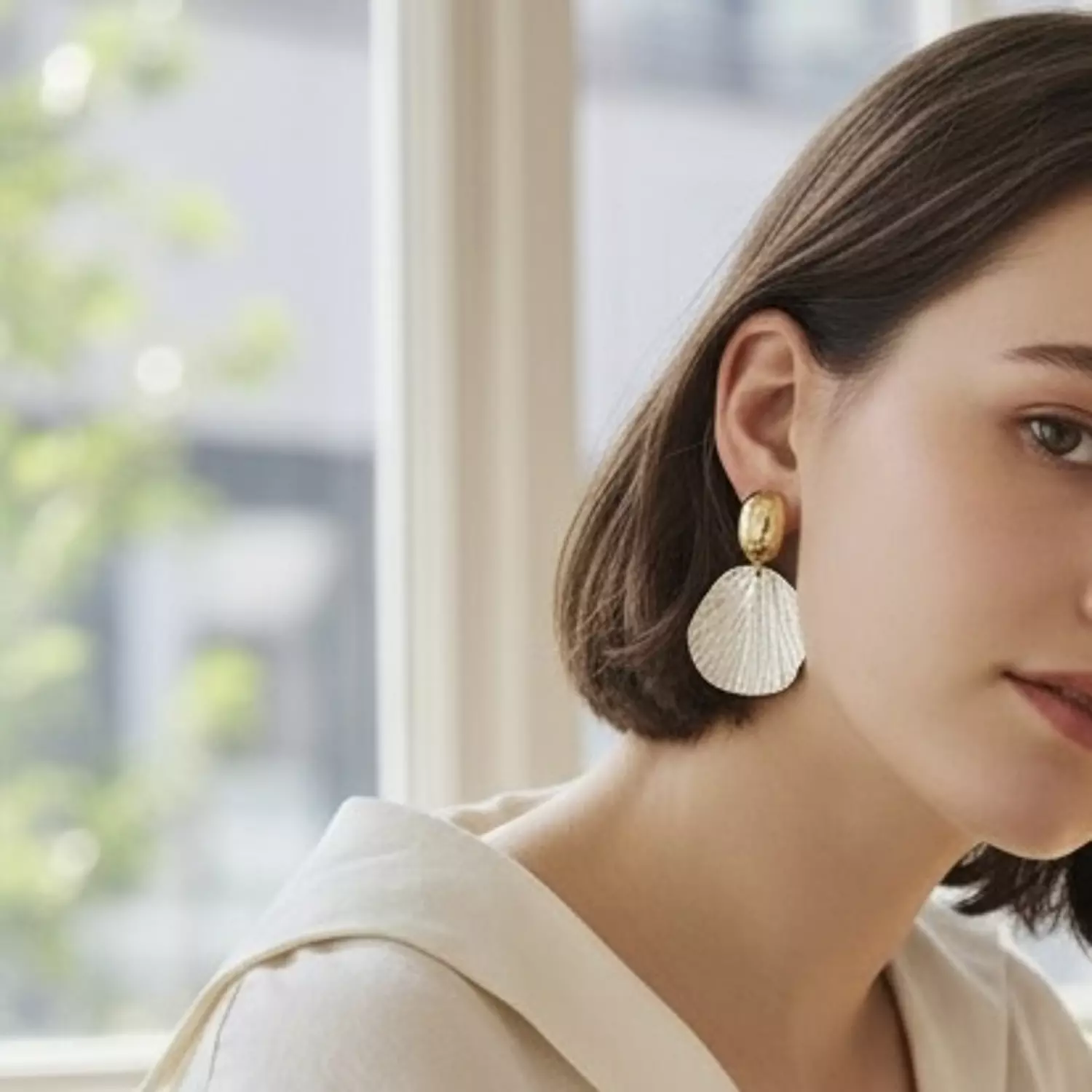 Selene Shell Earrings hover image