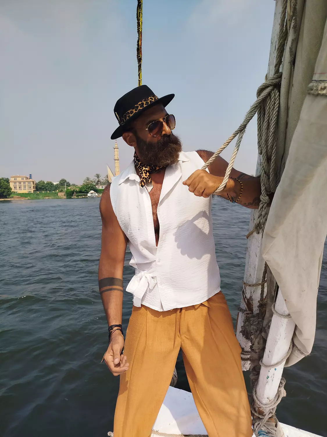 Crossed white lenin sleeveless shirt with side tie  6