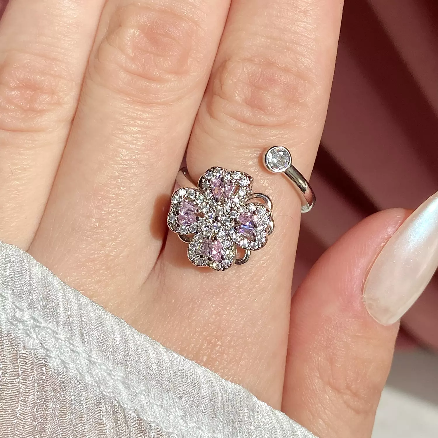 Spinner Anxiety Ring Clover silver flower image