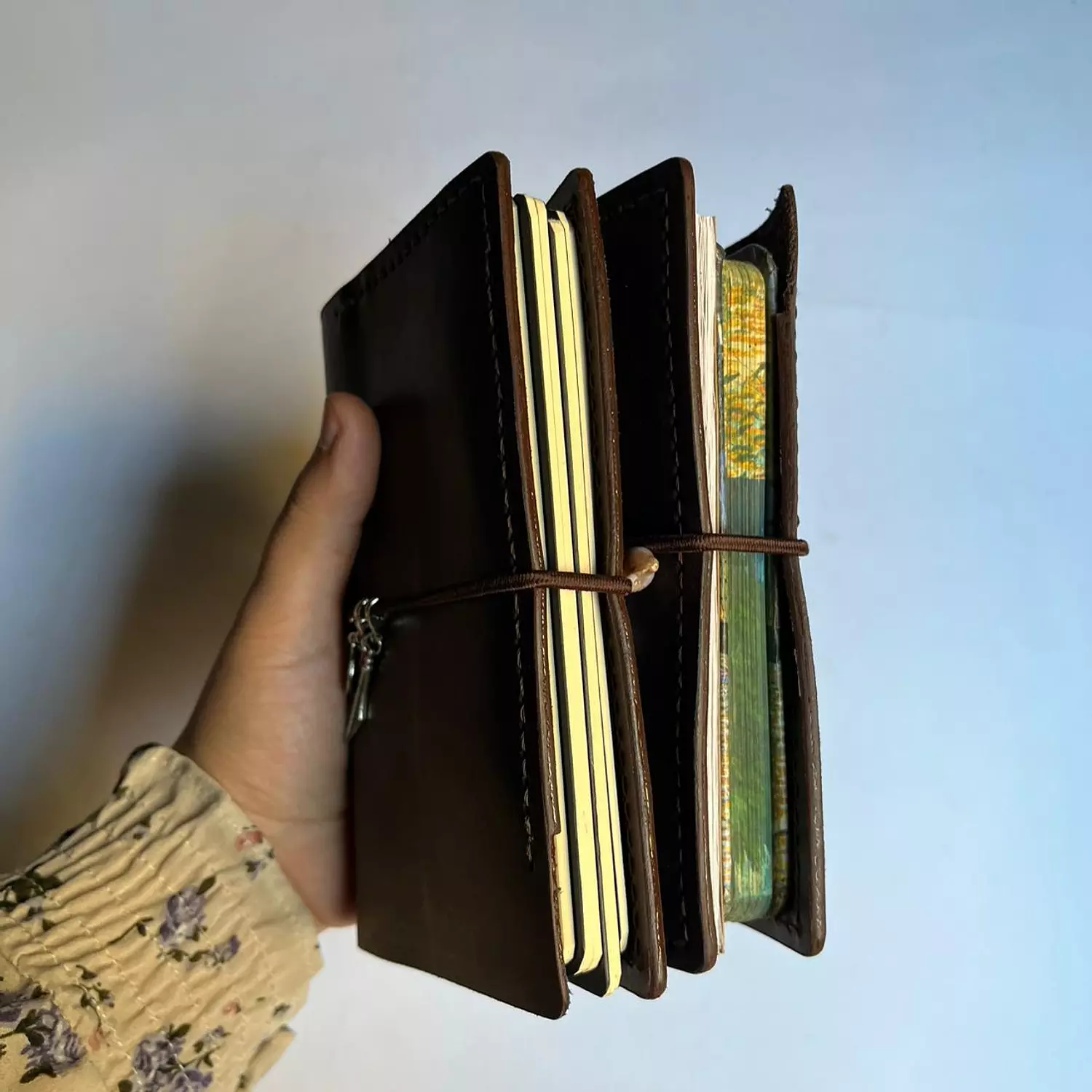 Bifold A6 with pockets  10