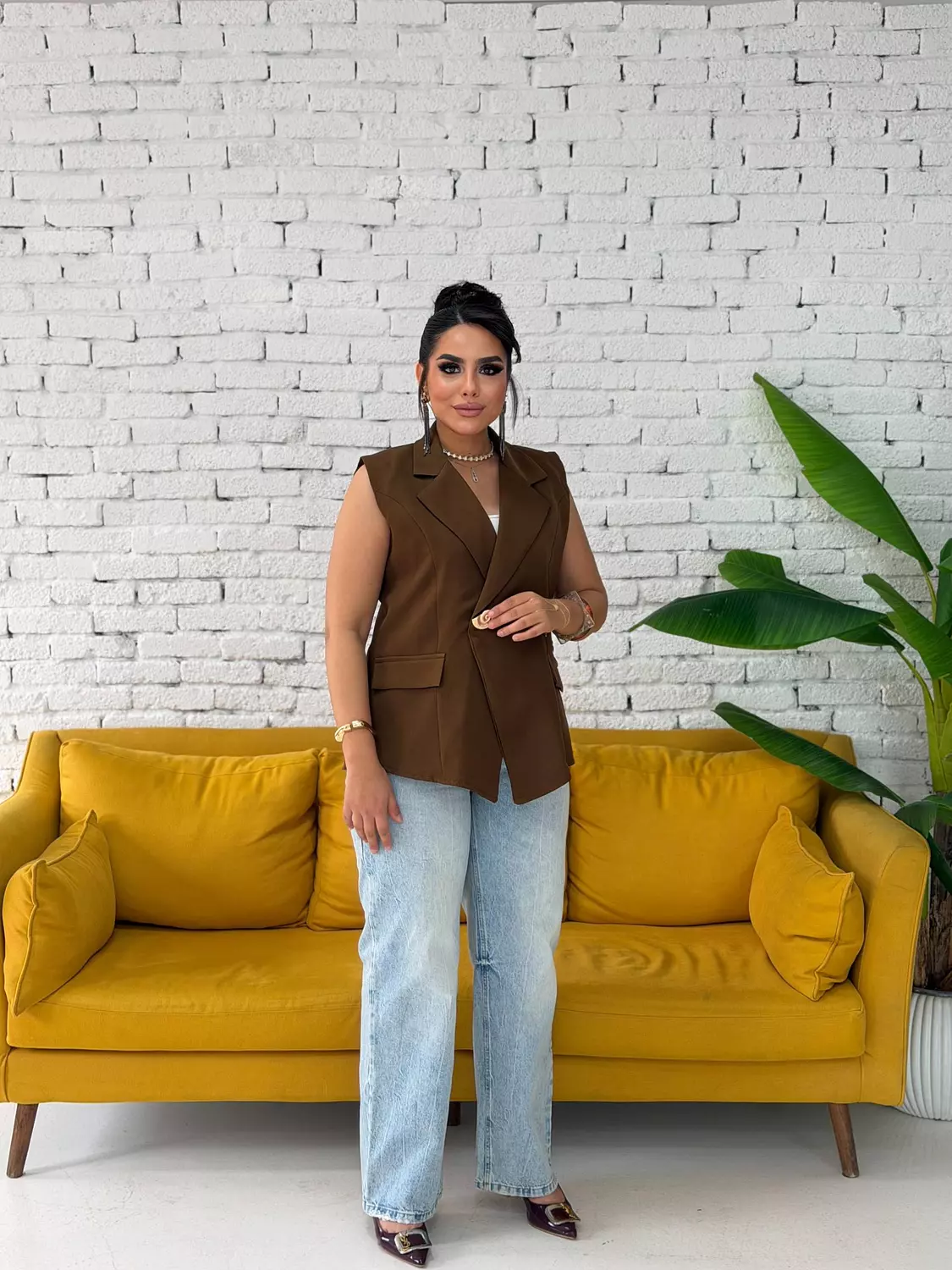 The Command Vest In Brown  4