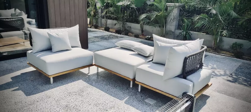 Outdoor Armless Chair 