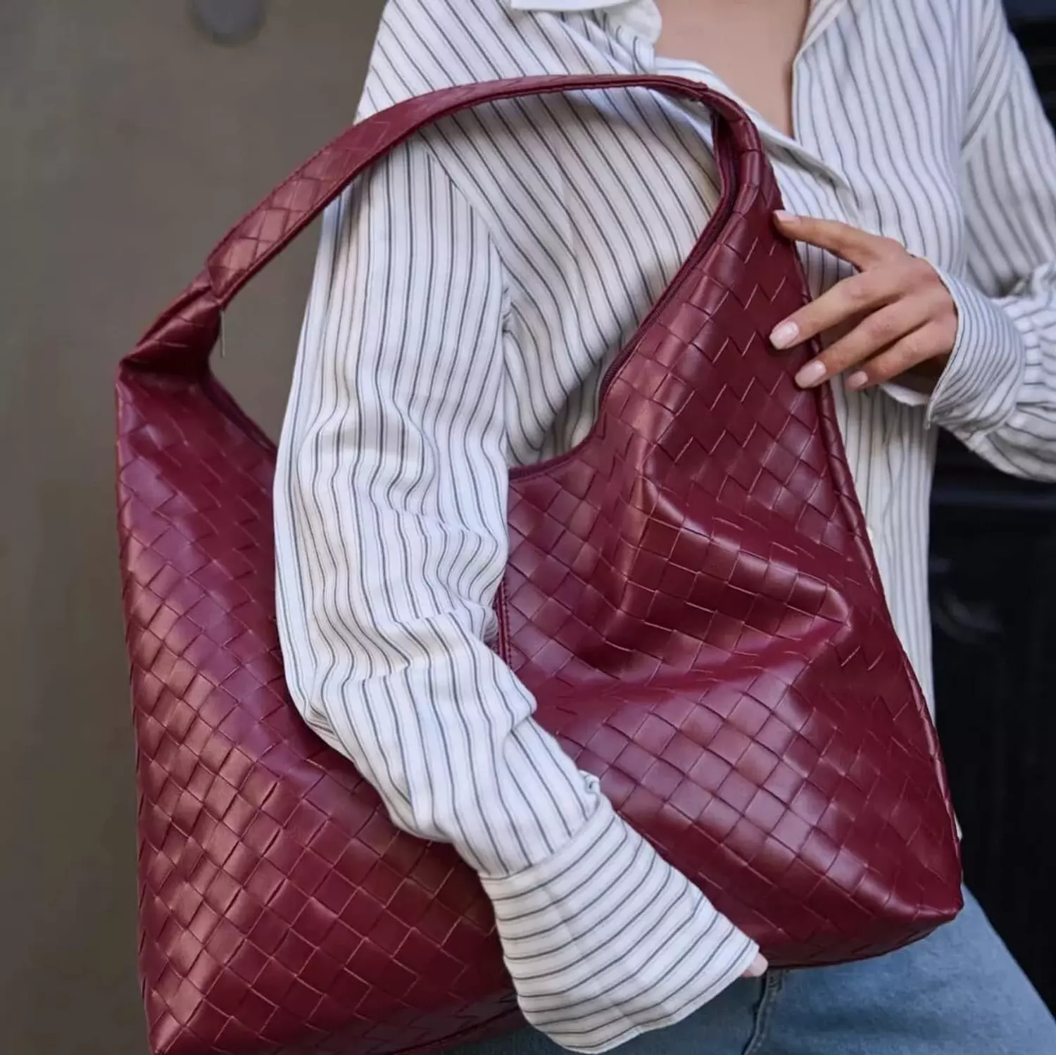 Elegant Burgundy Woven Shoulder Bag 2