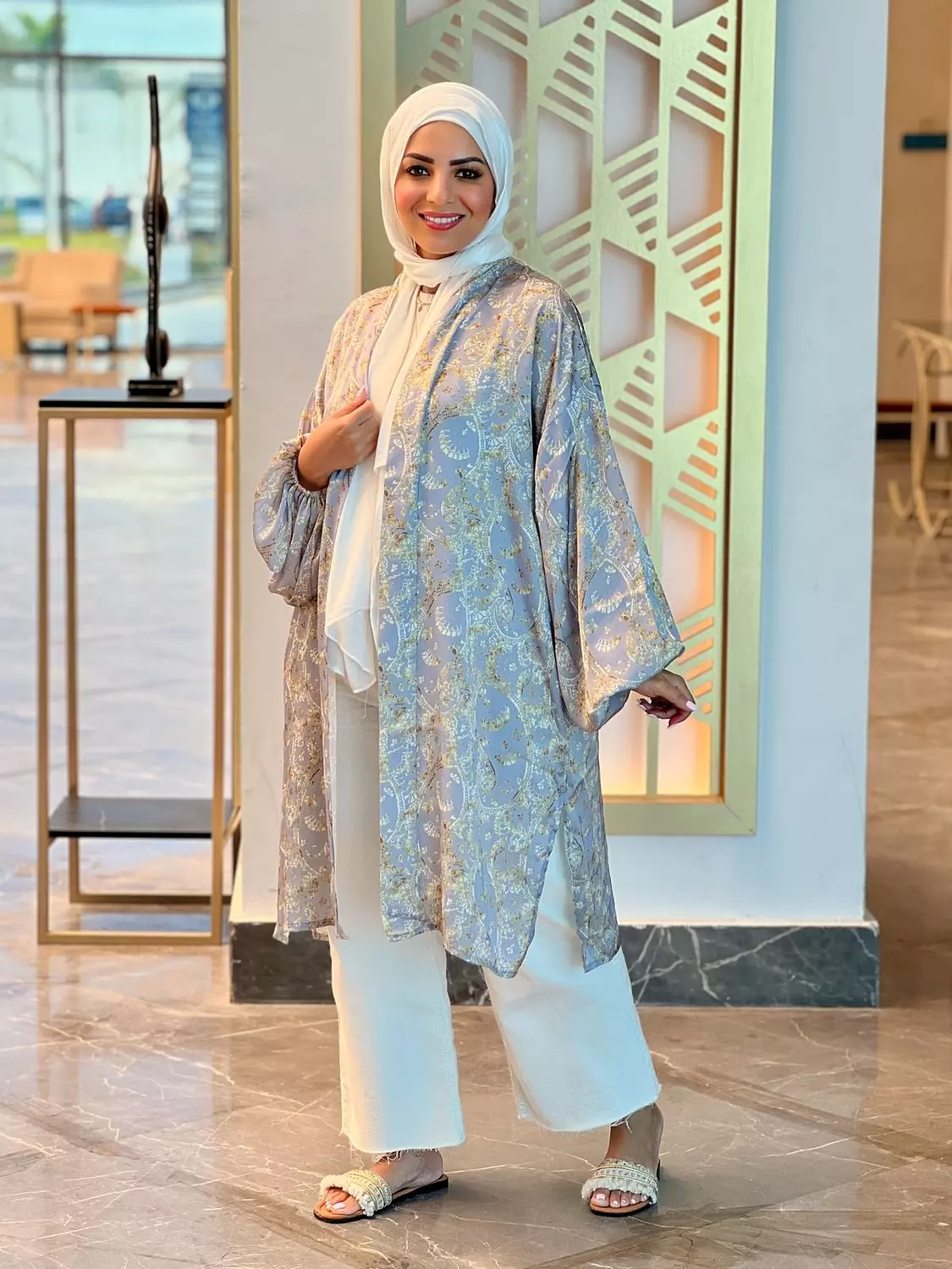 <p style="text-align: center"><br><span style="color: rgb(0, 0, 0)"><strong>Silk Satin Patterned Cardigan - Gray</strong></span></p>