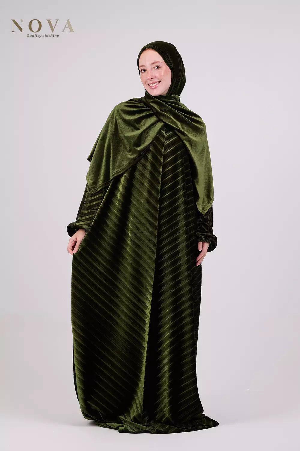 Moss green pleated velvet  image