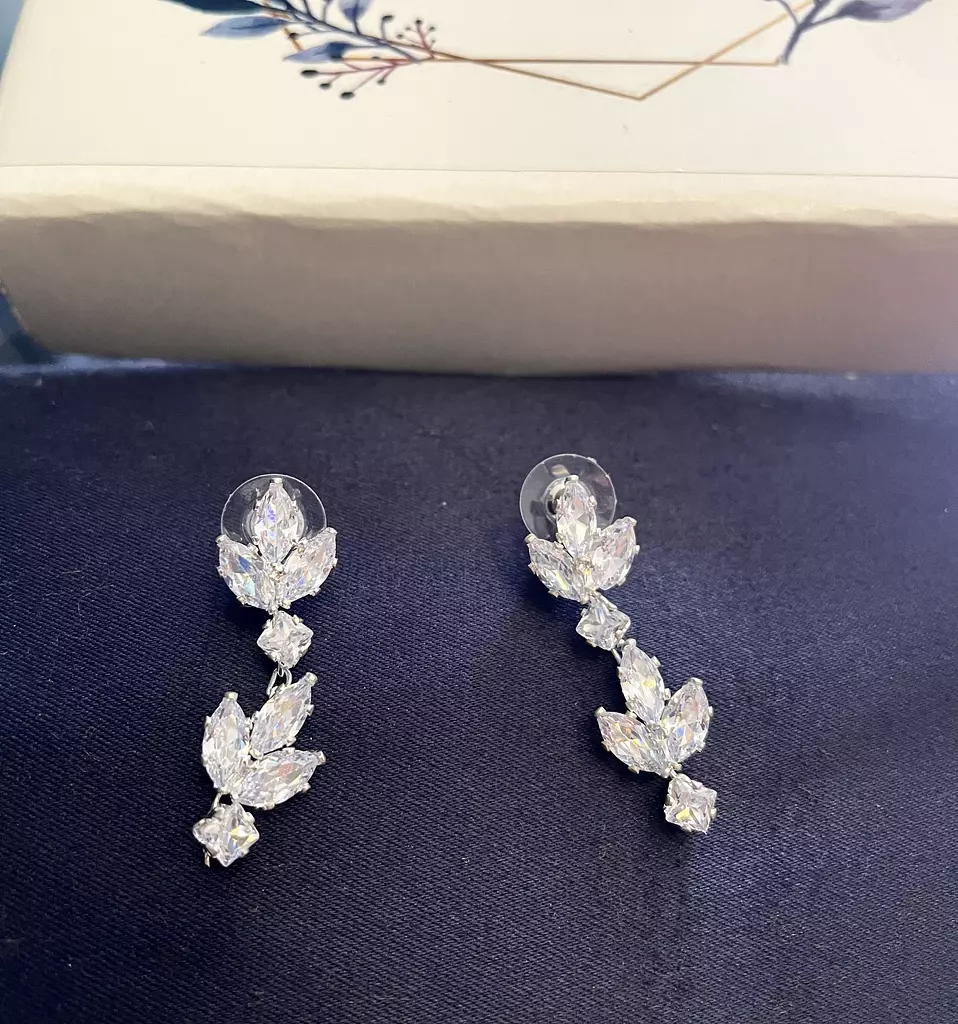 Diamond dangled