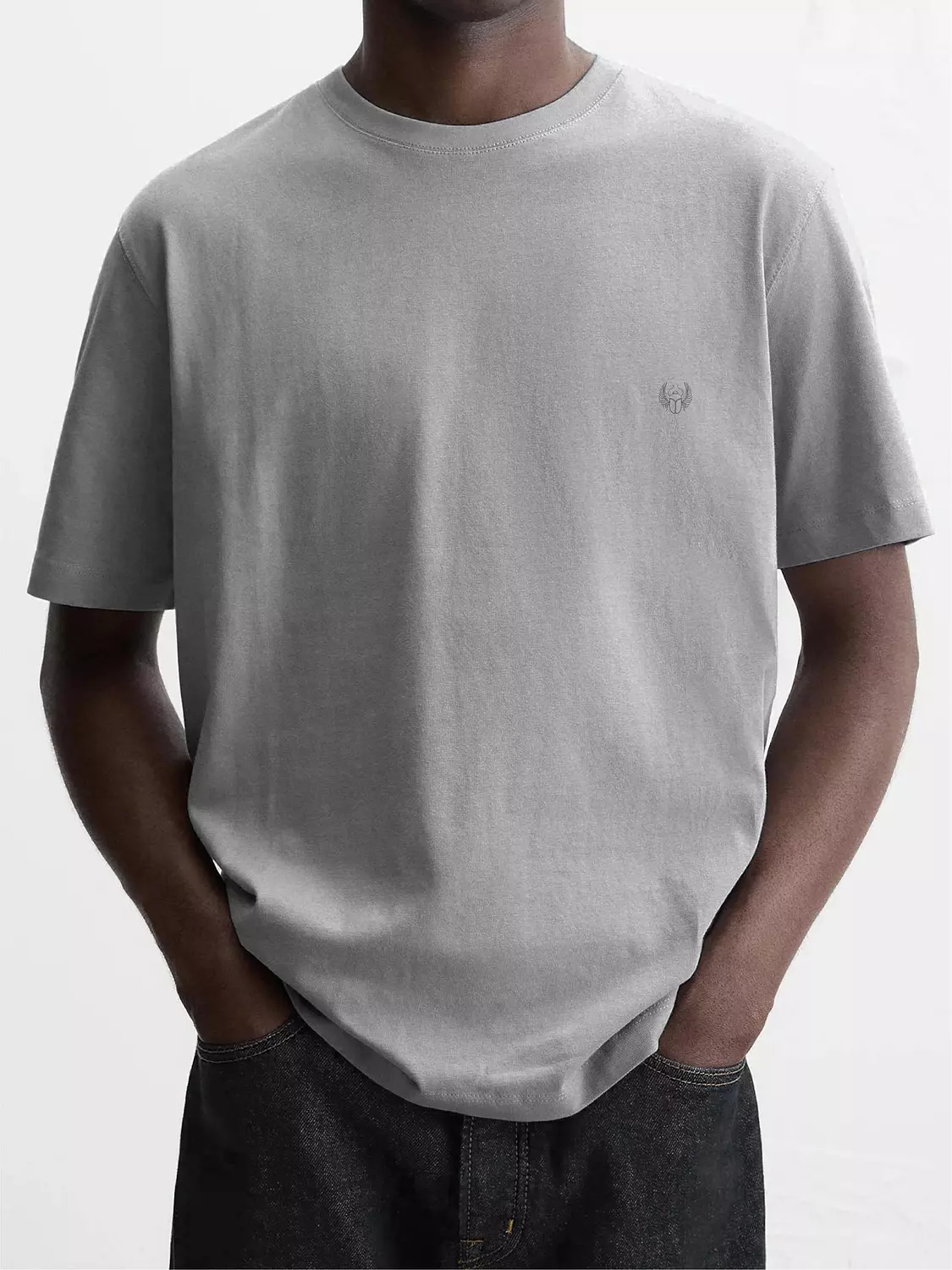 Boxy basic T-shirt with embroidery  4