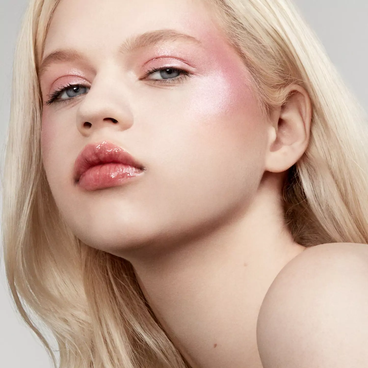 Fenty Beauty by Rihanna Killawatt Freestyle Highlighter 1