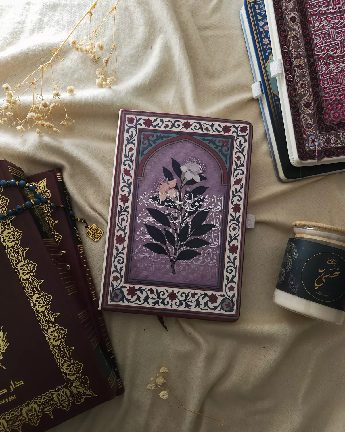 إني إمروء مولع بالحسن أتبعهُ-Notebook image