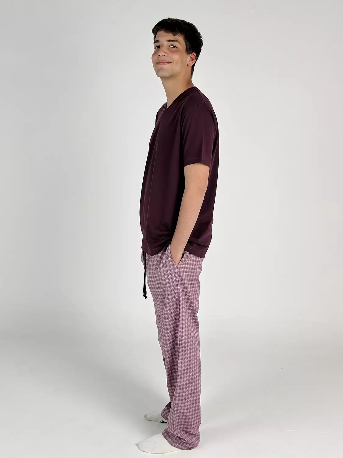 Burgundy V-neck T-shirt 3