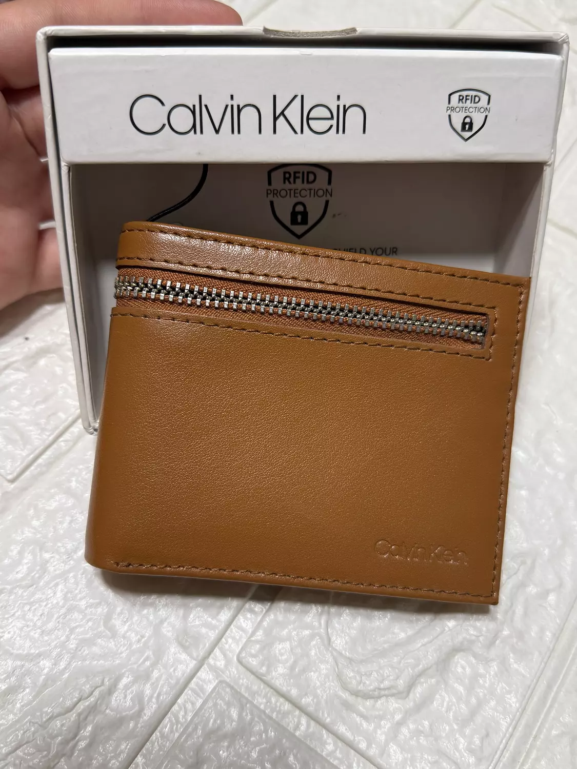 Calvin Klein Men’s RFID Leather Wallet – Tan with Zipper Pocket 2