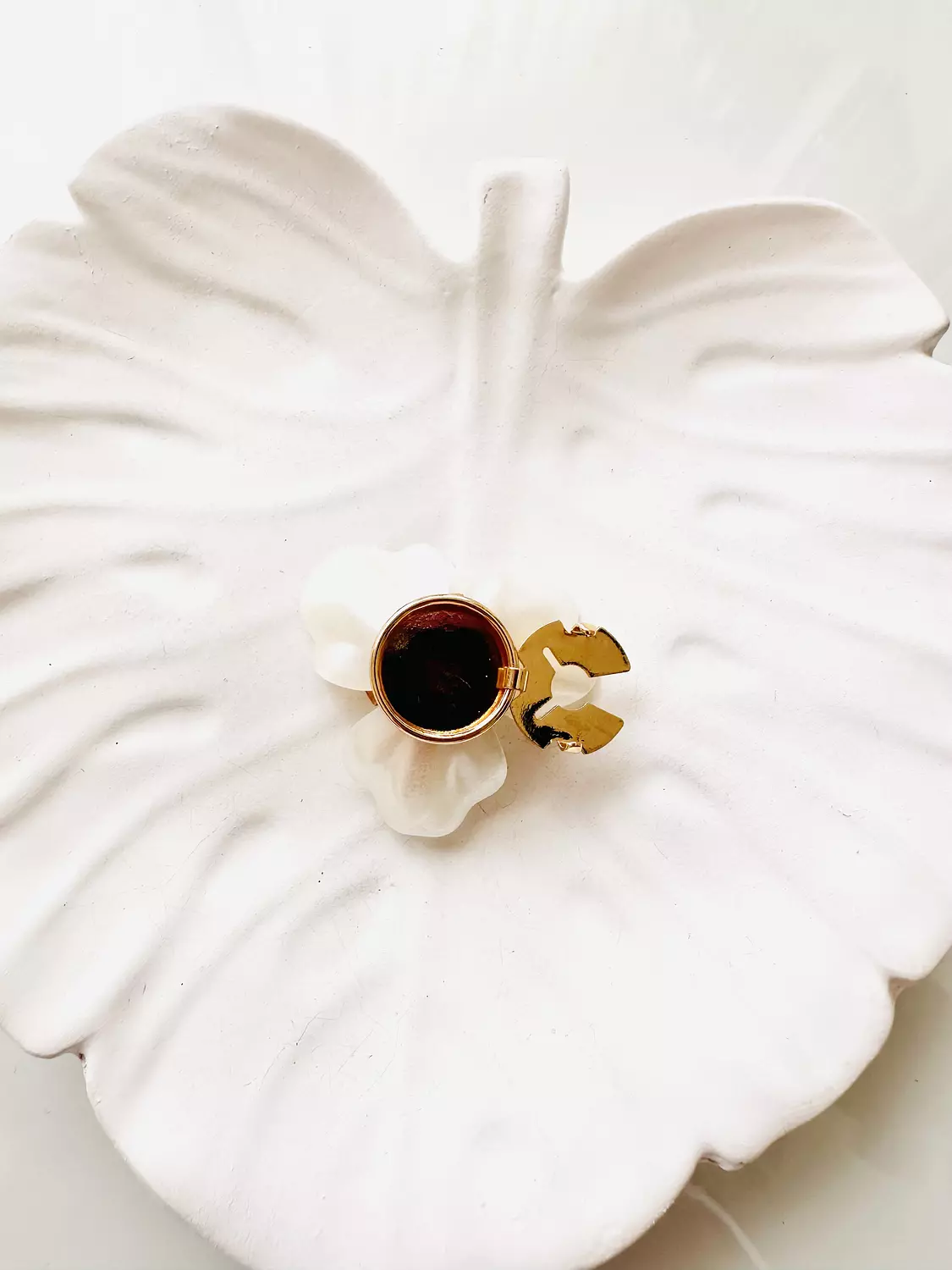 White flower  button cover  1