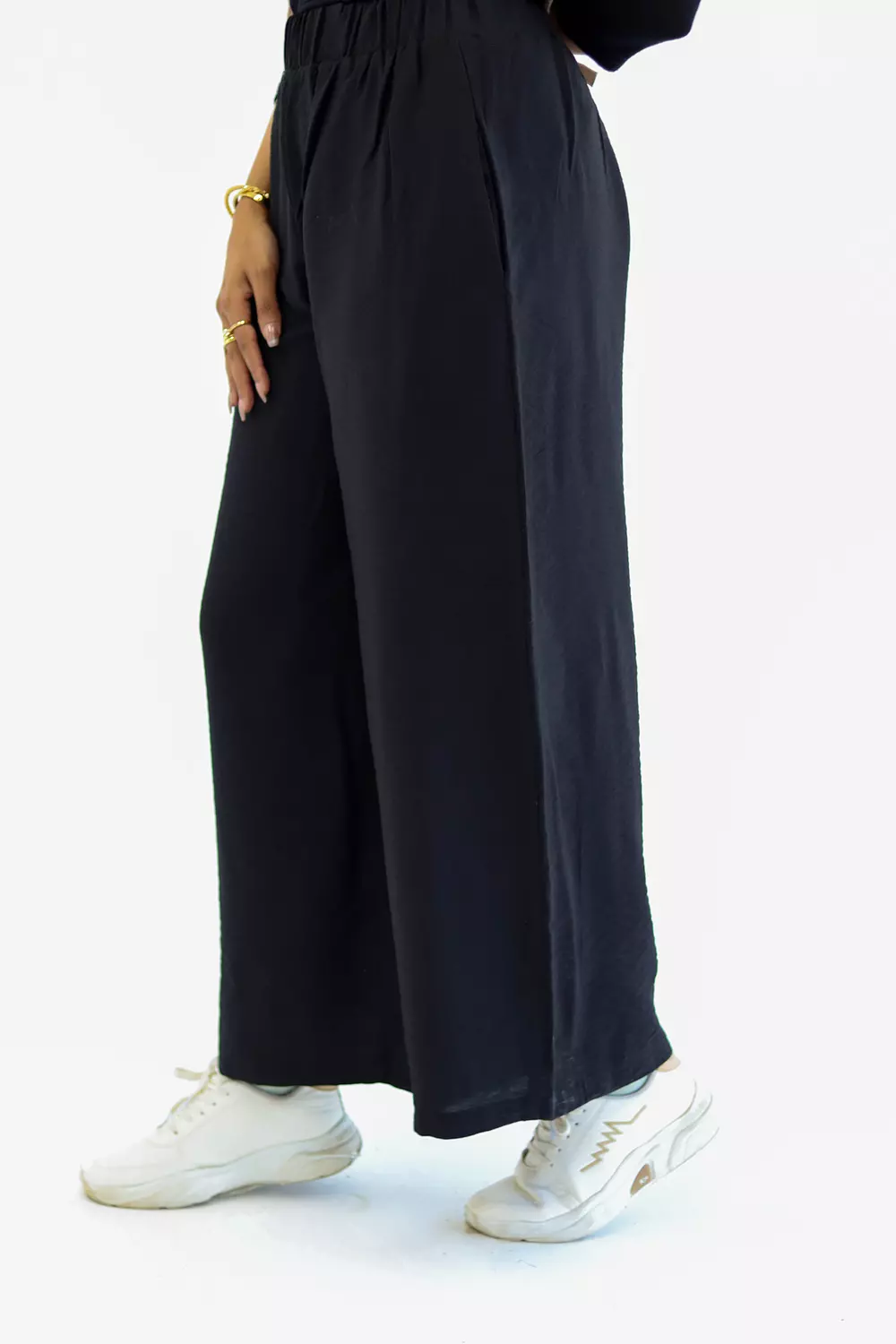 Wide-Leg Black Pants 2