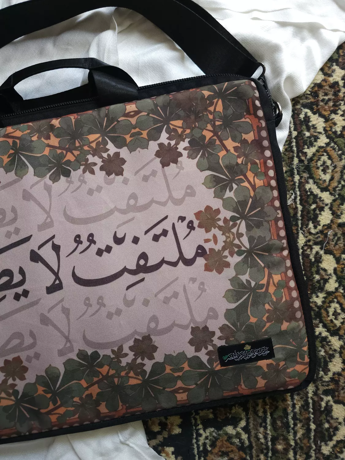 مُلتفت لايصل/لابتوب hover image