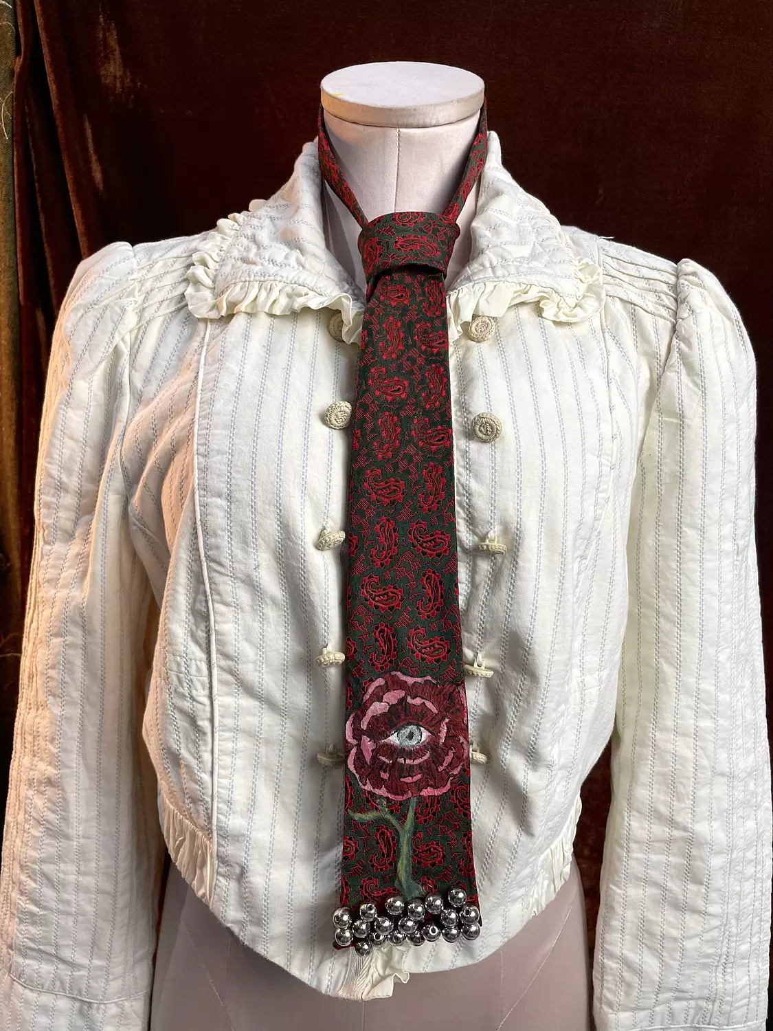 “Red eye” cravat  1