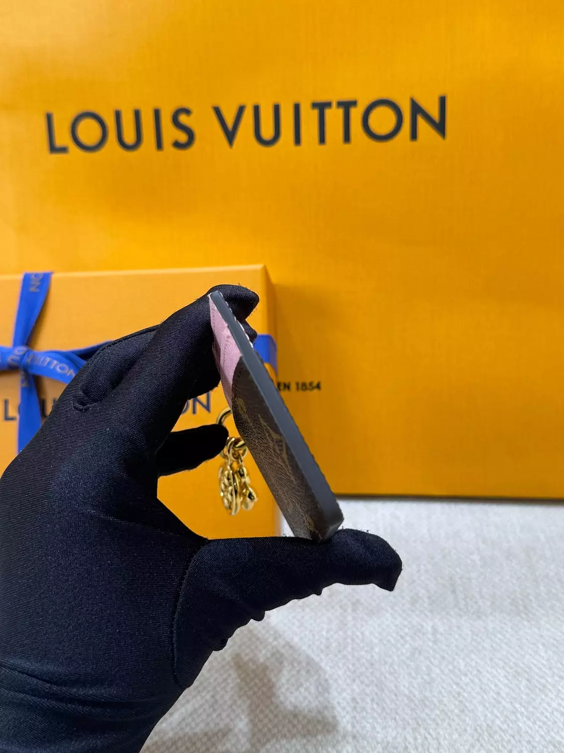 Lv card holder 3