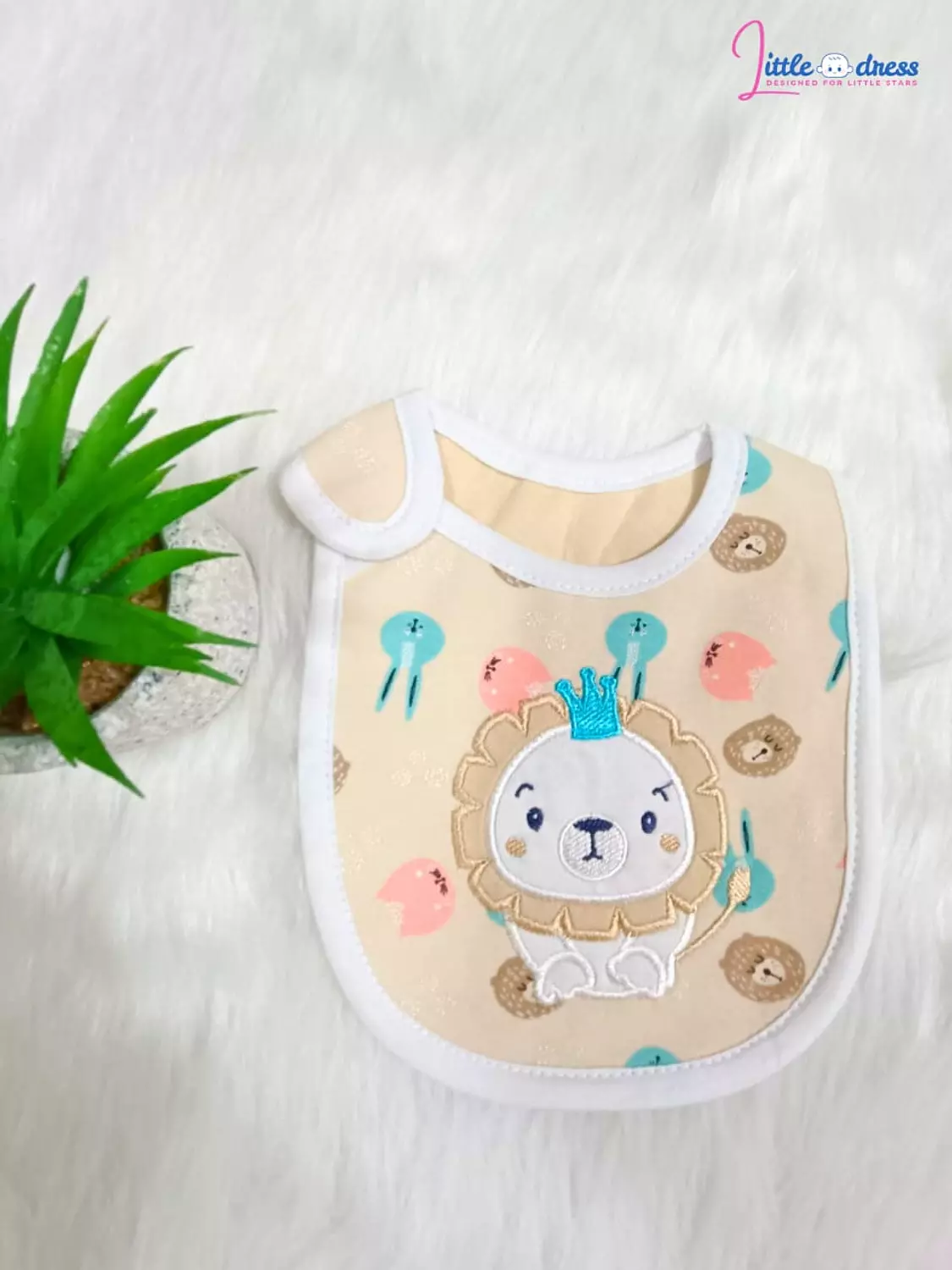 Baby`s bib image