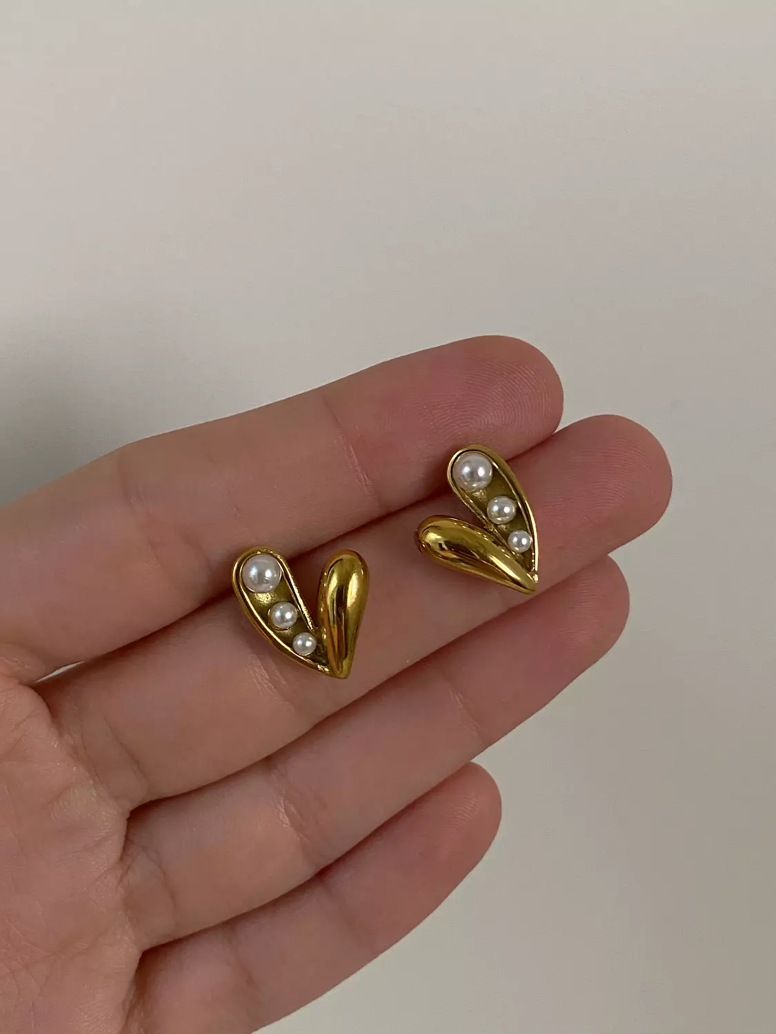 Pearly Heart Studs 2