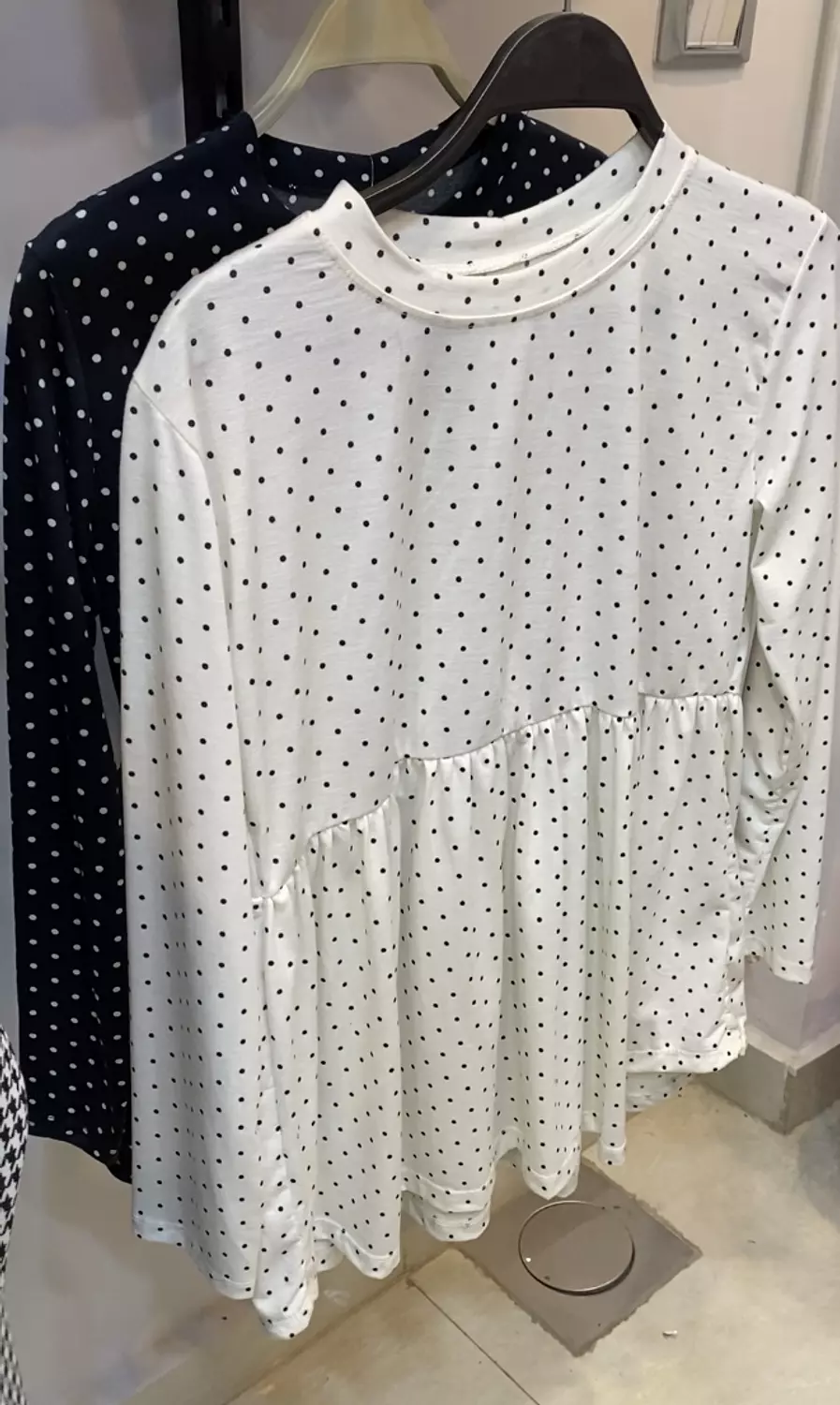 Polka dolka blouse image