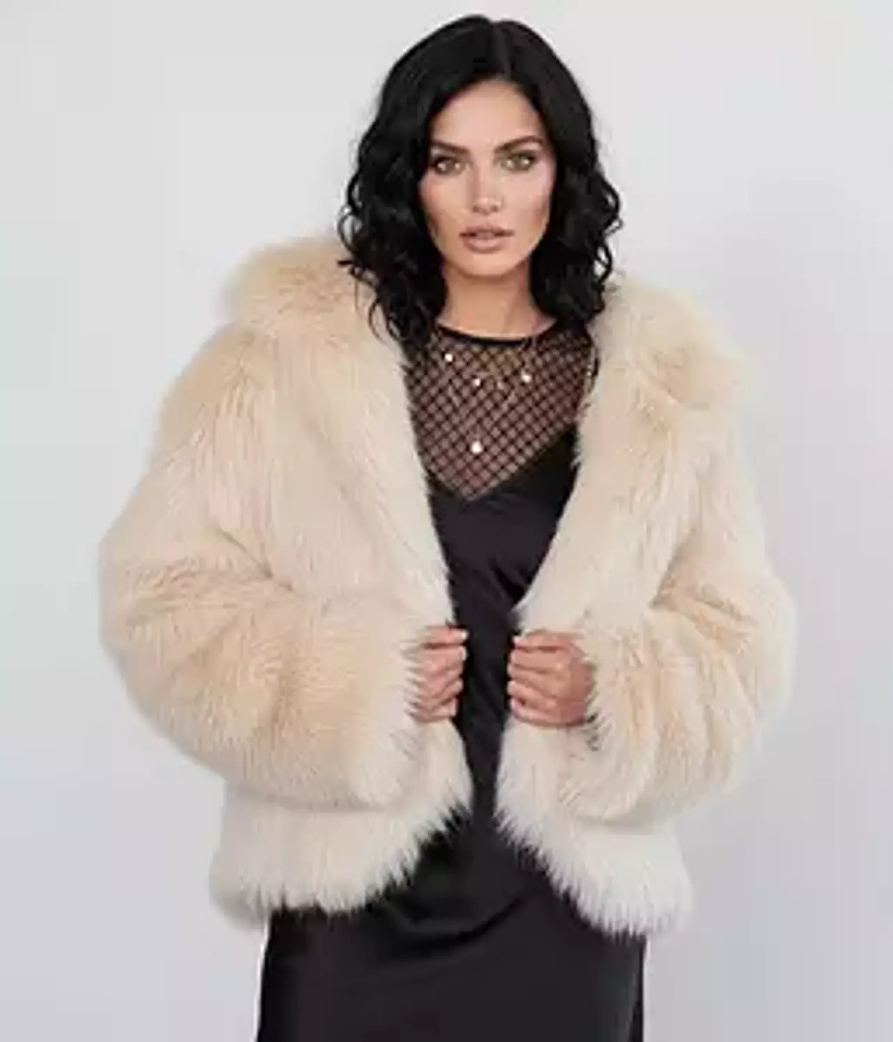 Women’s Faux Fur Winter Jacket – Oversized Luxury Design with Elegant Hood 3