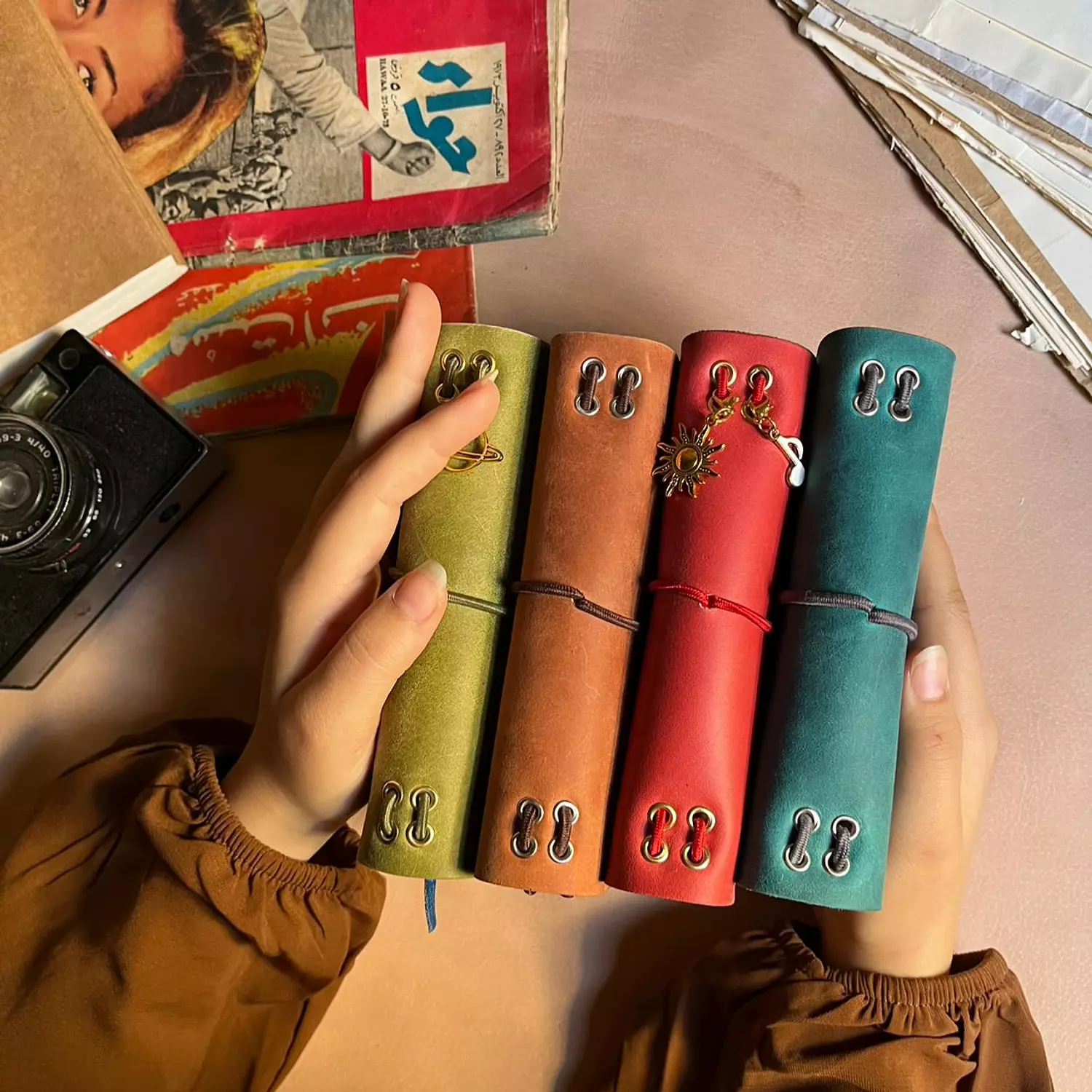 Bifold A6 with pockets  9