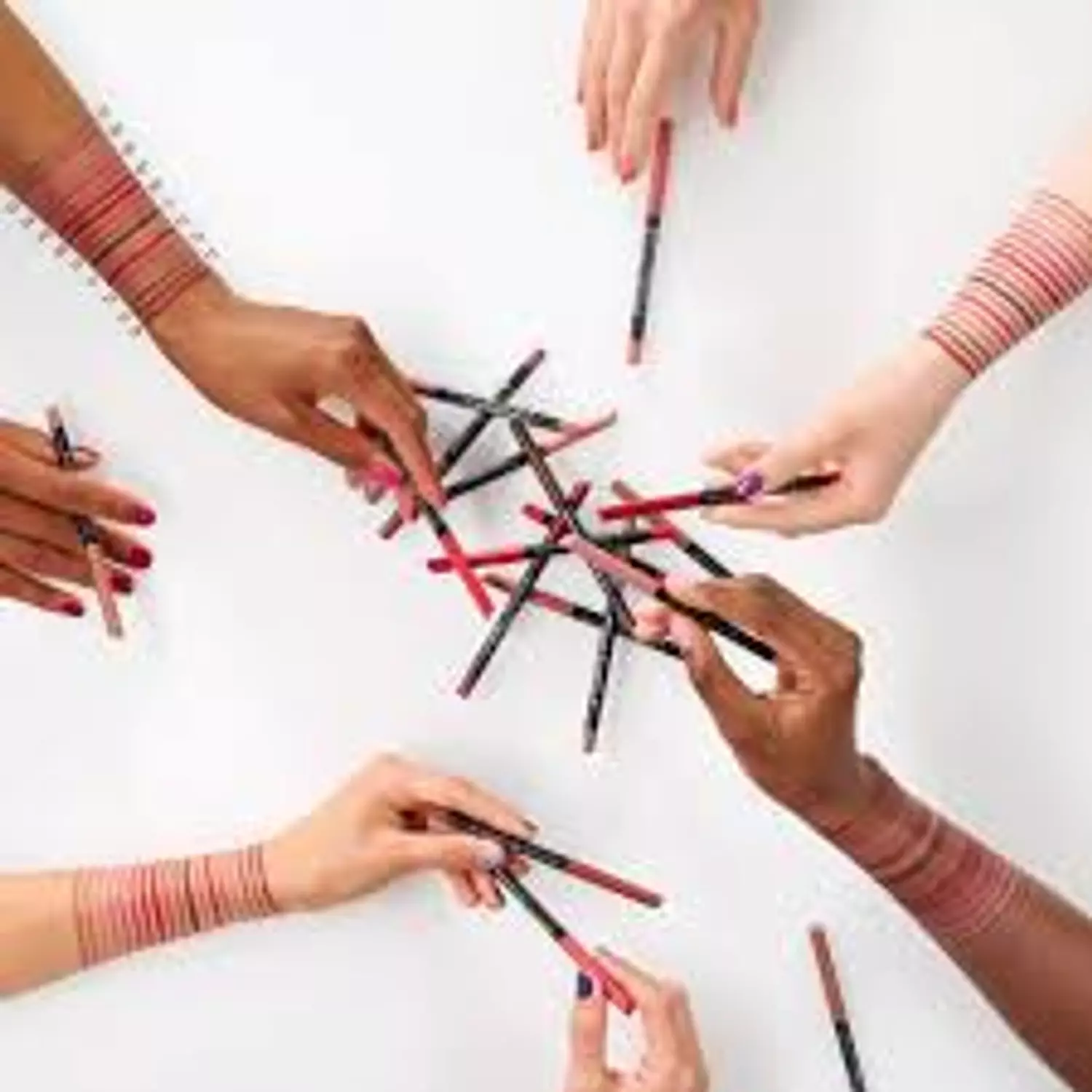 essence - 8h matte comfort lipliner 16 Run, Don't Walk! 2