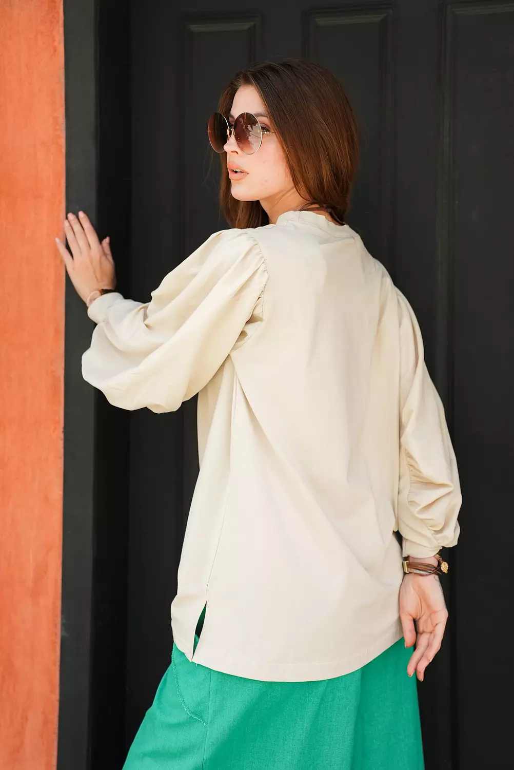 Puffy beige crepe top 3
