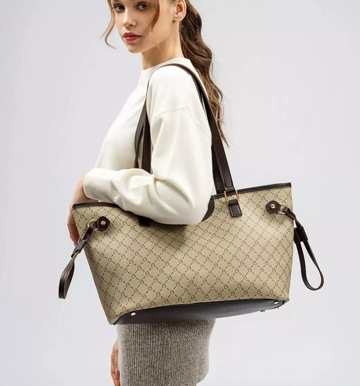 Beige shoulder bag with side strap  image