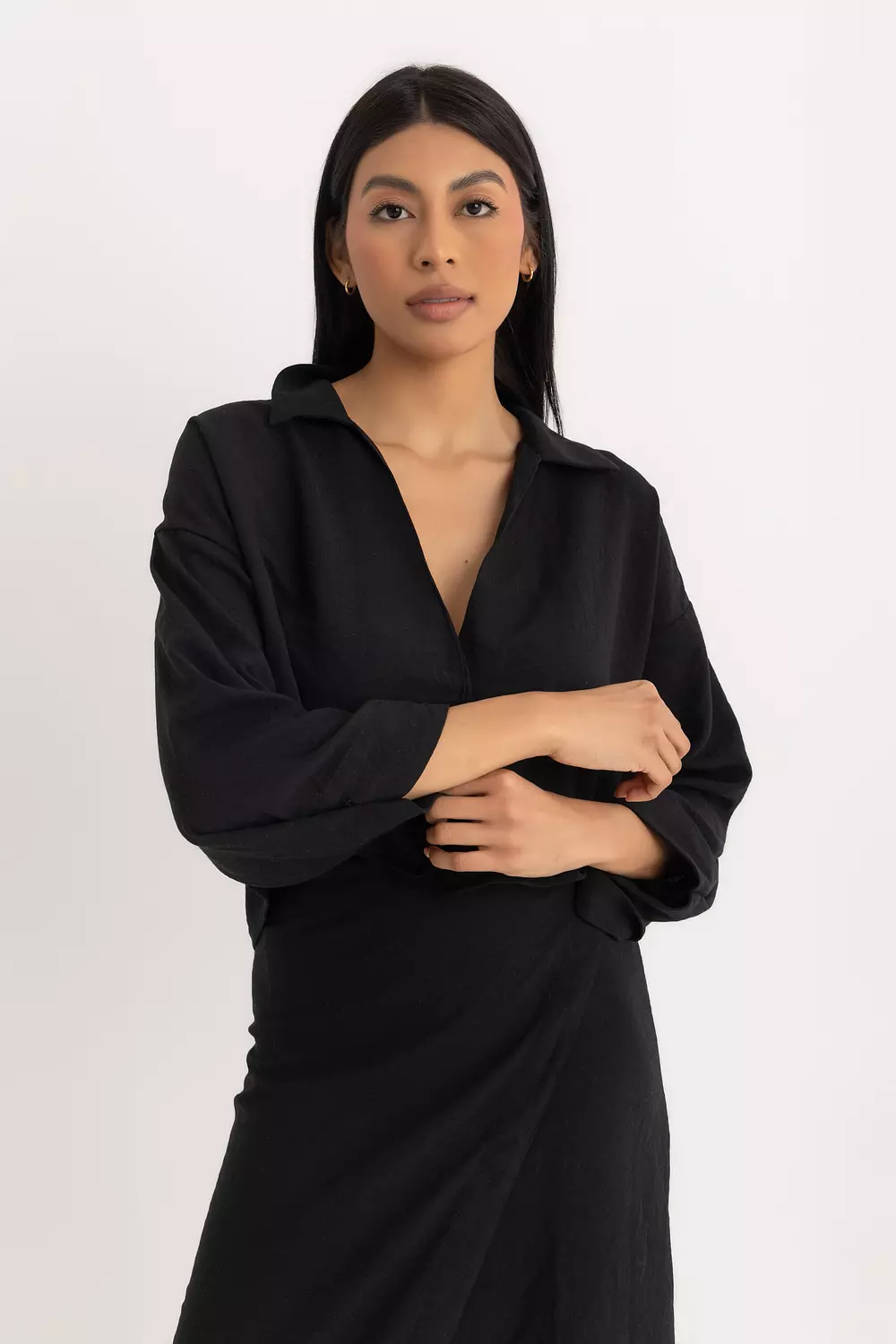 The Pola Linen Cropped Shirt Black  6