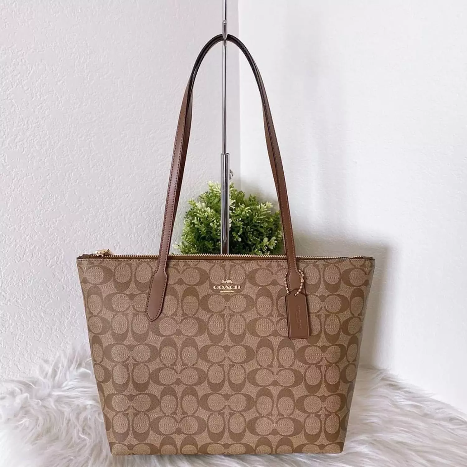 COACH Zip Top Tote Bag In Signature Canvas - Gold/brown 1