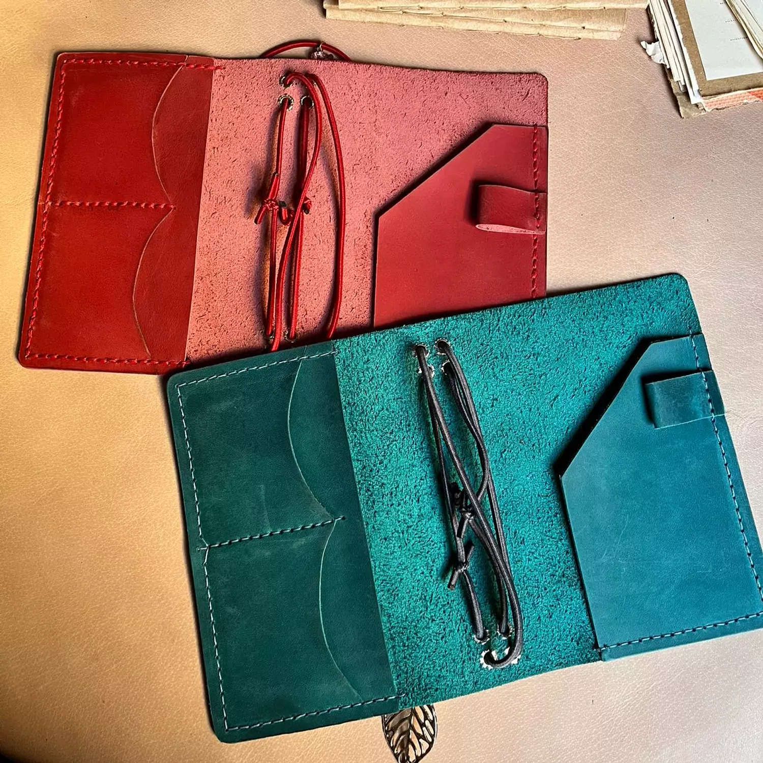 Bifold A6 with pockets  4