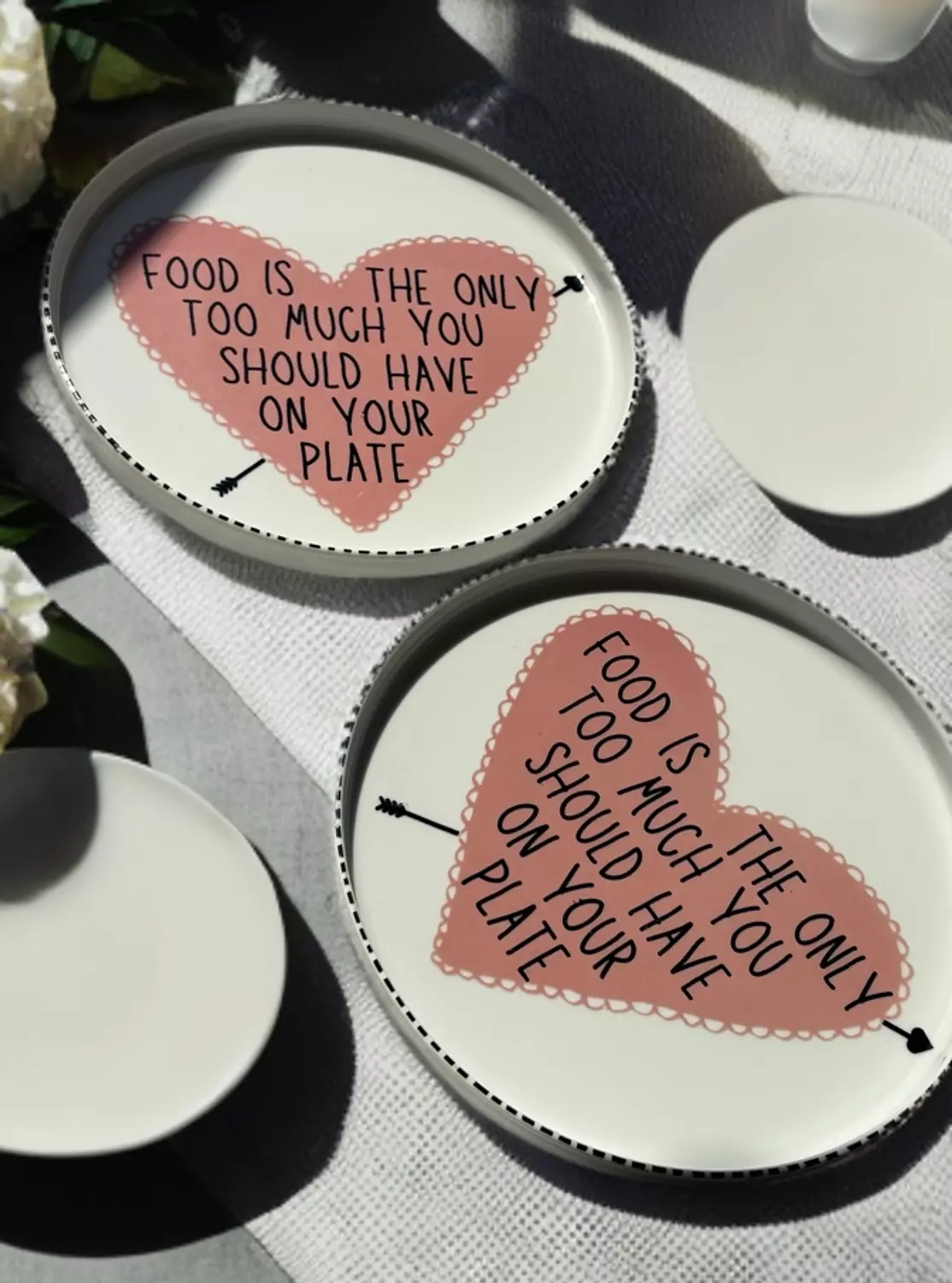 "2 pretty too much plates" set image